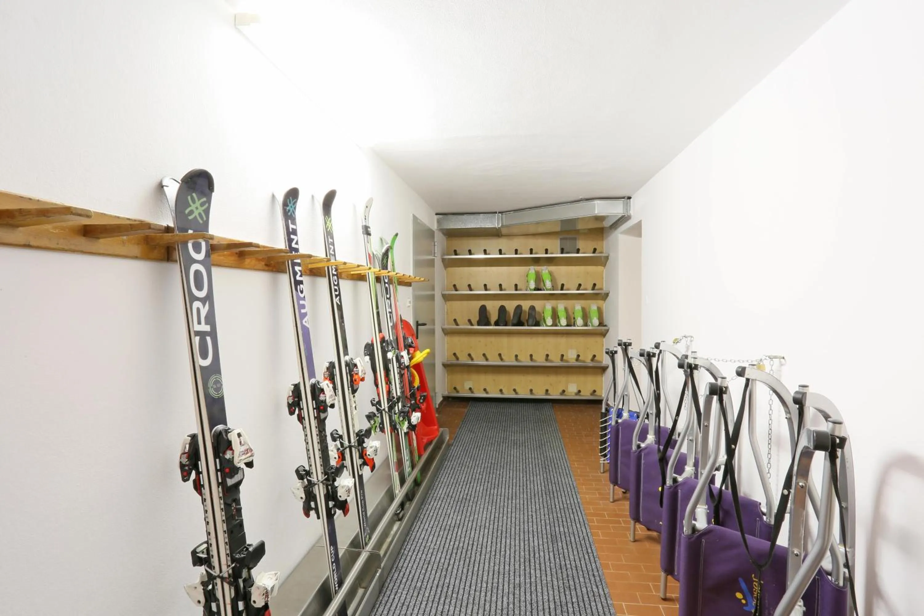 Skiing in Pension Alpenhof B&B