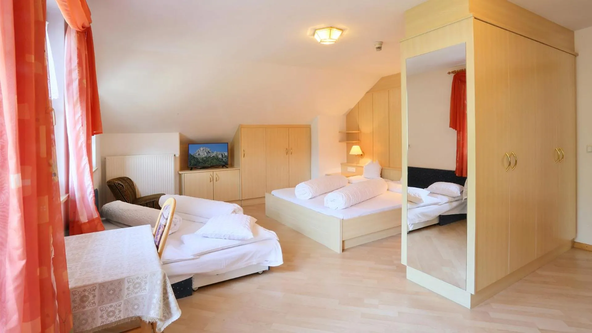 Photo of the whole room, Bed in Pension Alpenhof B&B