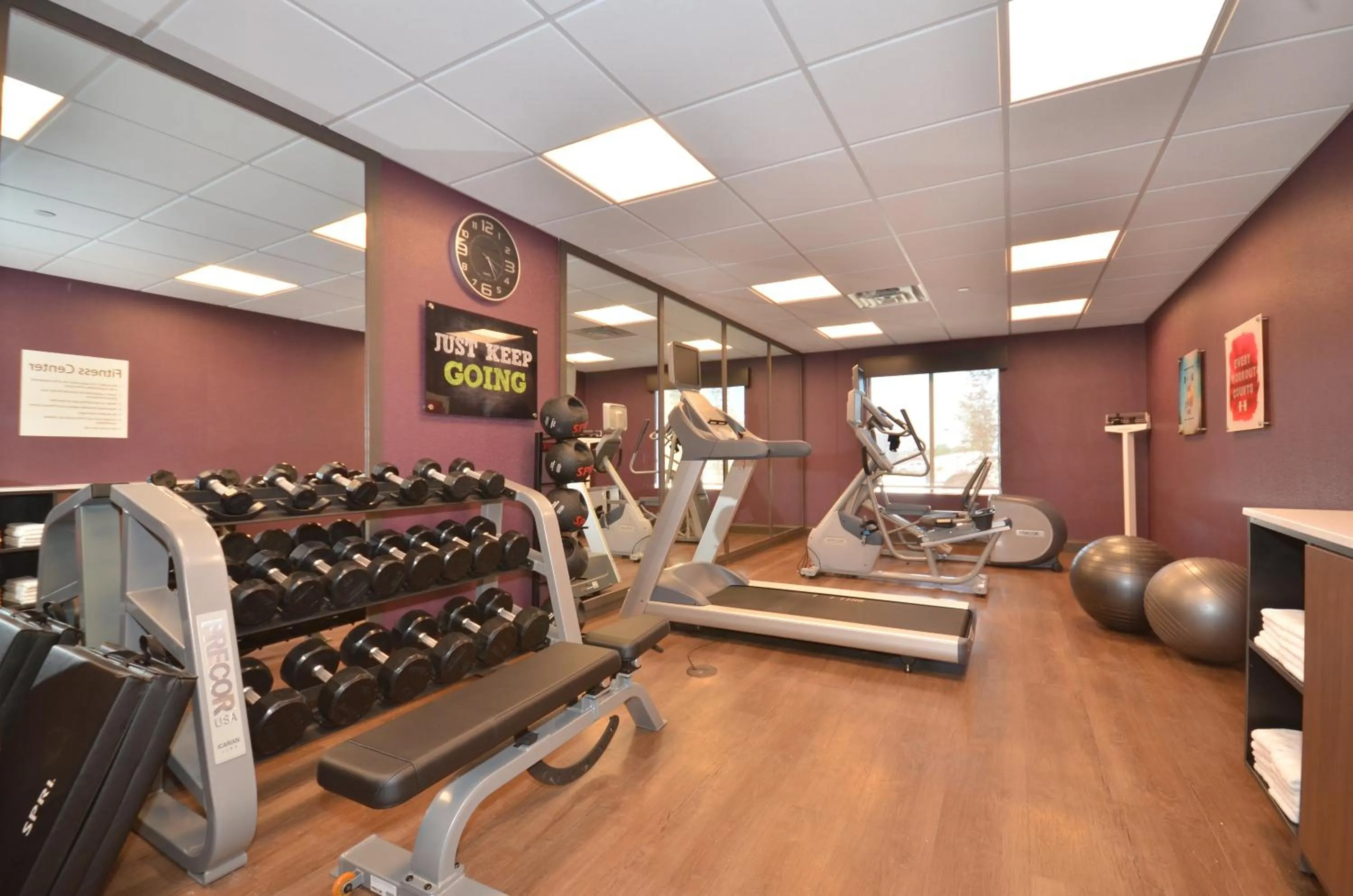 Fitness centre/facilities in Holiday Inn Express & Suites Oklahoma City Mid - Arpt Area by IHG