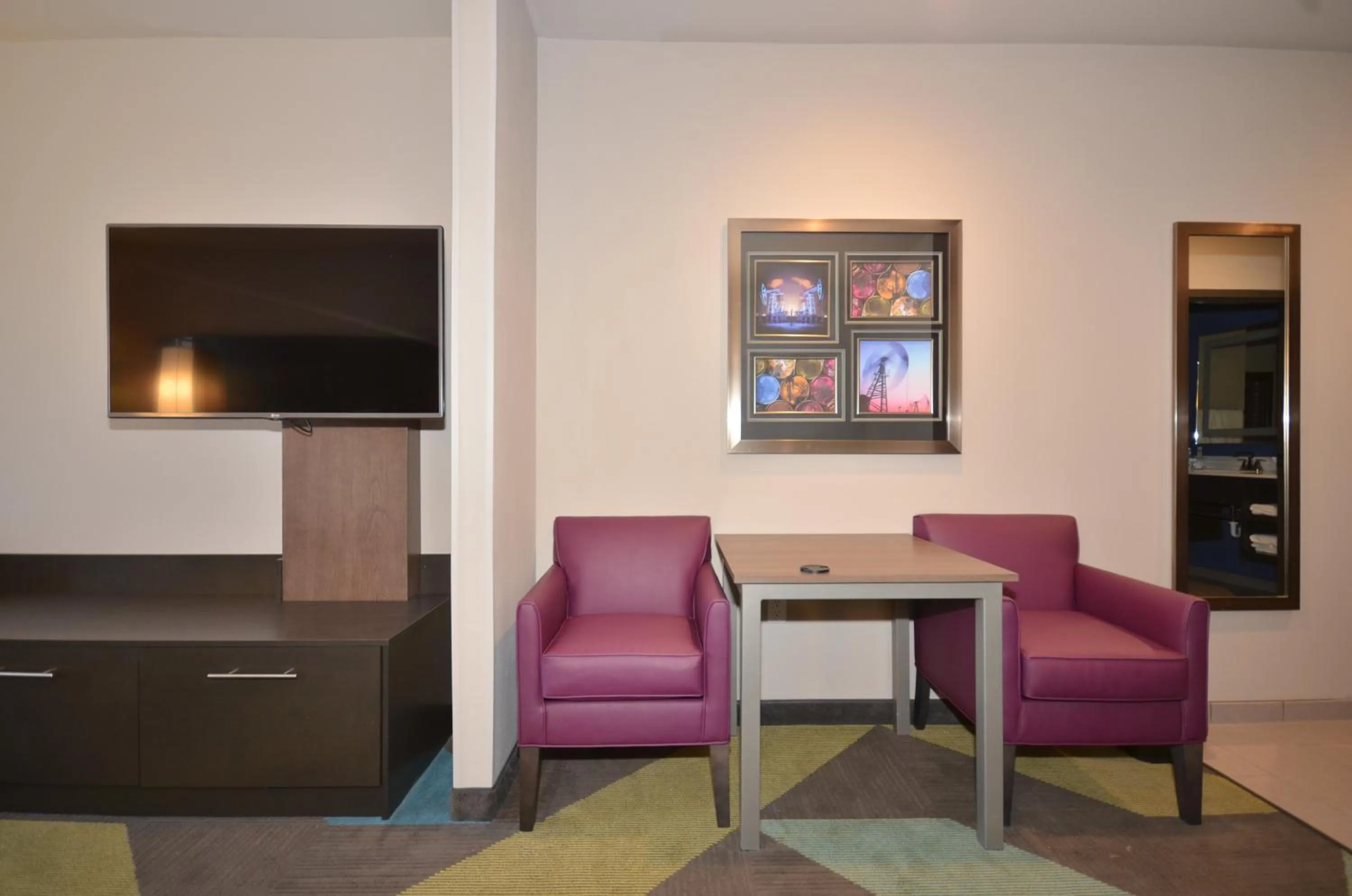 Photo of the whole room in Holiday Inn Express & Suites Oklahoma City Mid - Arpt Area by IHG