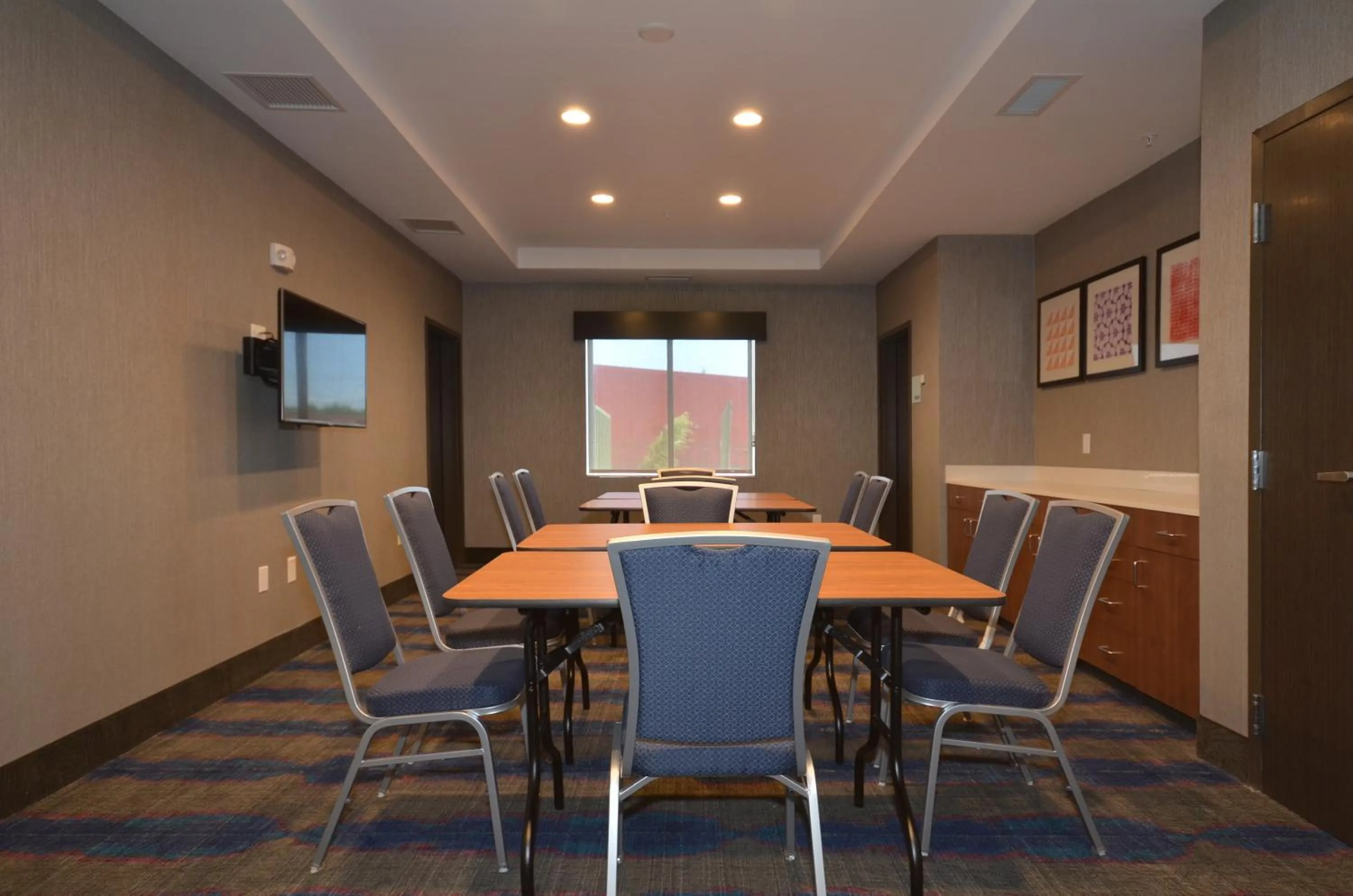 Meeting/conference room in Holiday Inn Express & Suites Oklahoma City Mid - Arpt Area by IHG