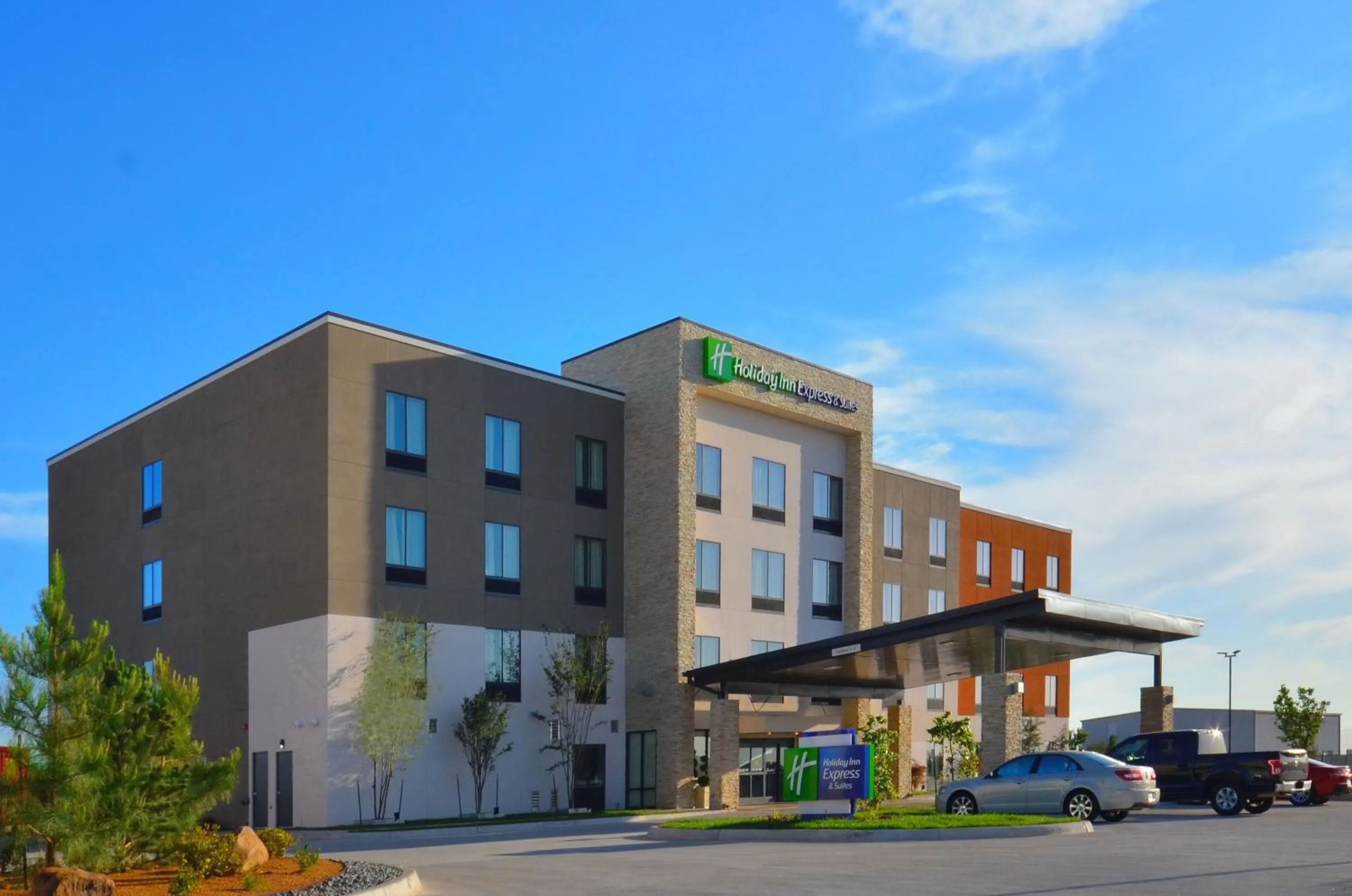 Property building in Holiday Inn Express & Suites Oklahoma City Mid - Arpt Area by IHG