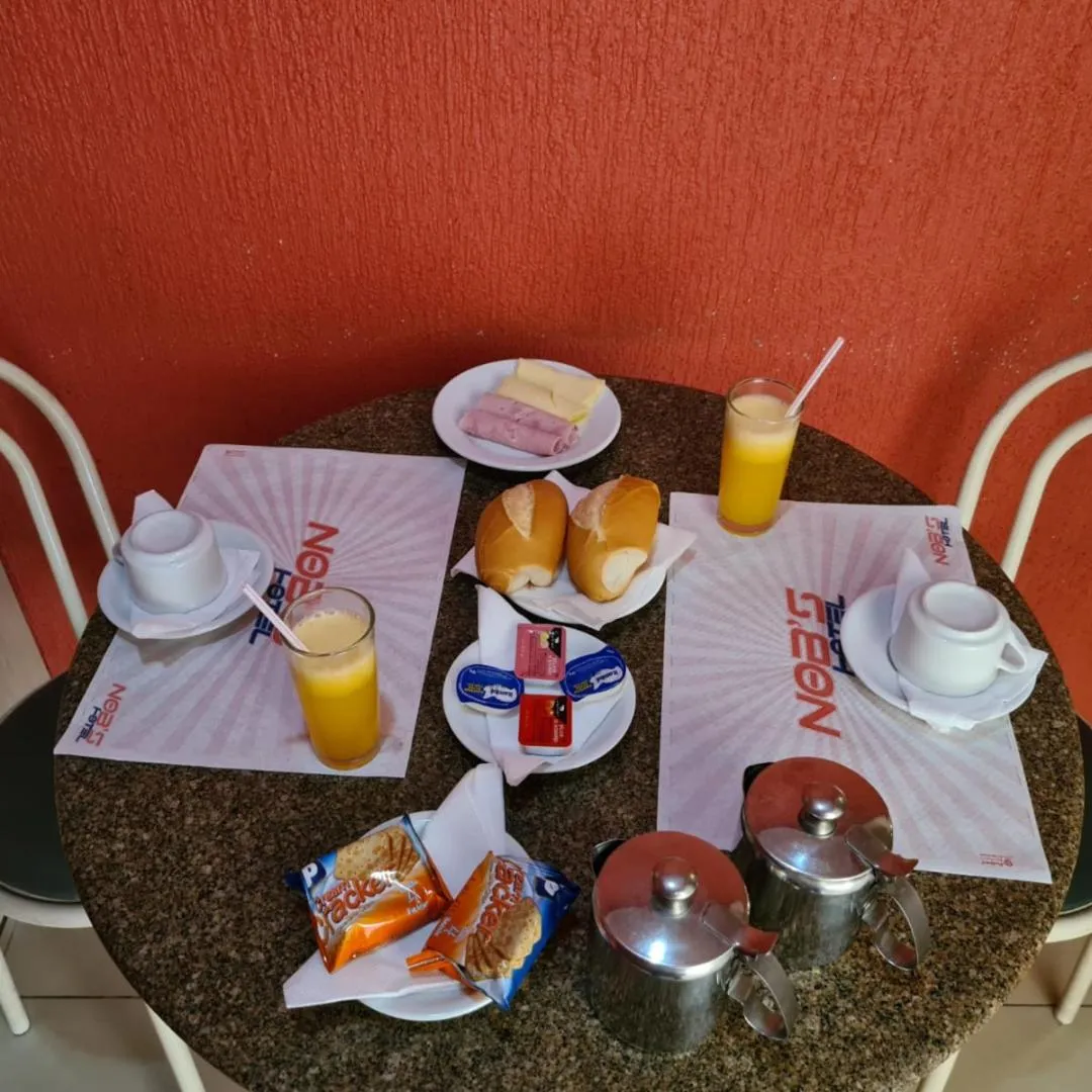 Double Room in Nob's Hotel - São João de Meriti