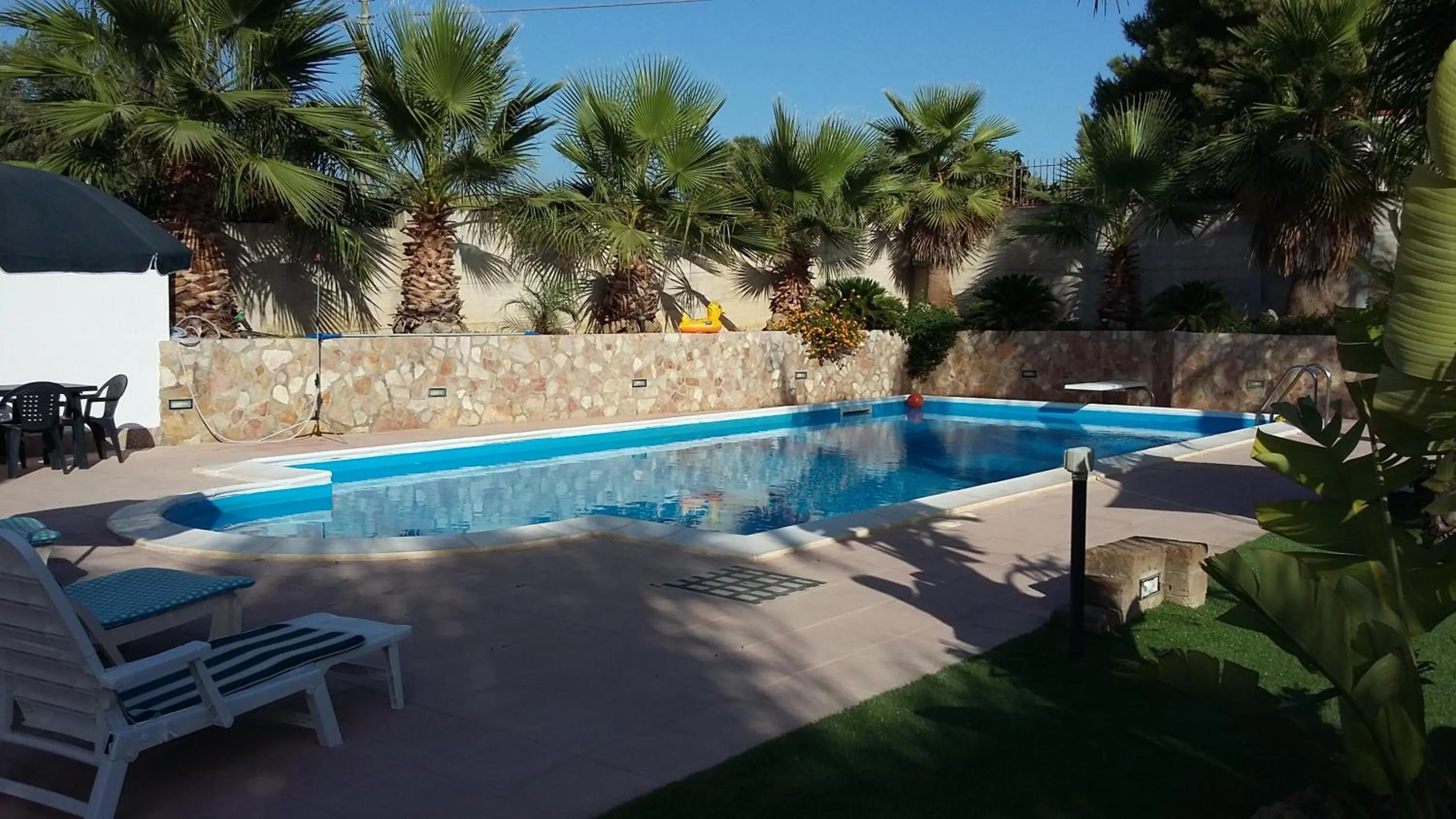 Swimming pool in B&B Castellazzo