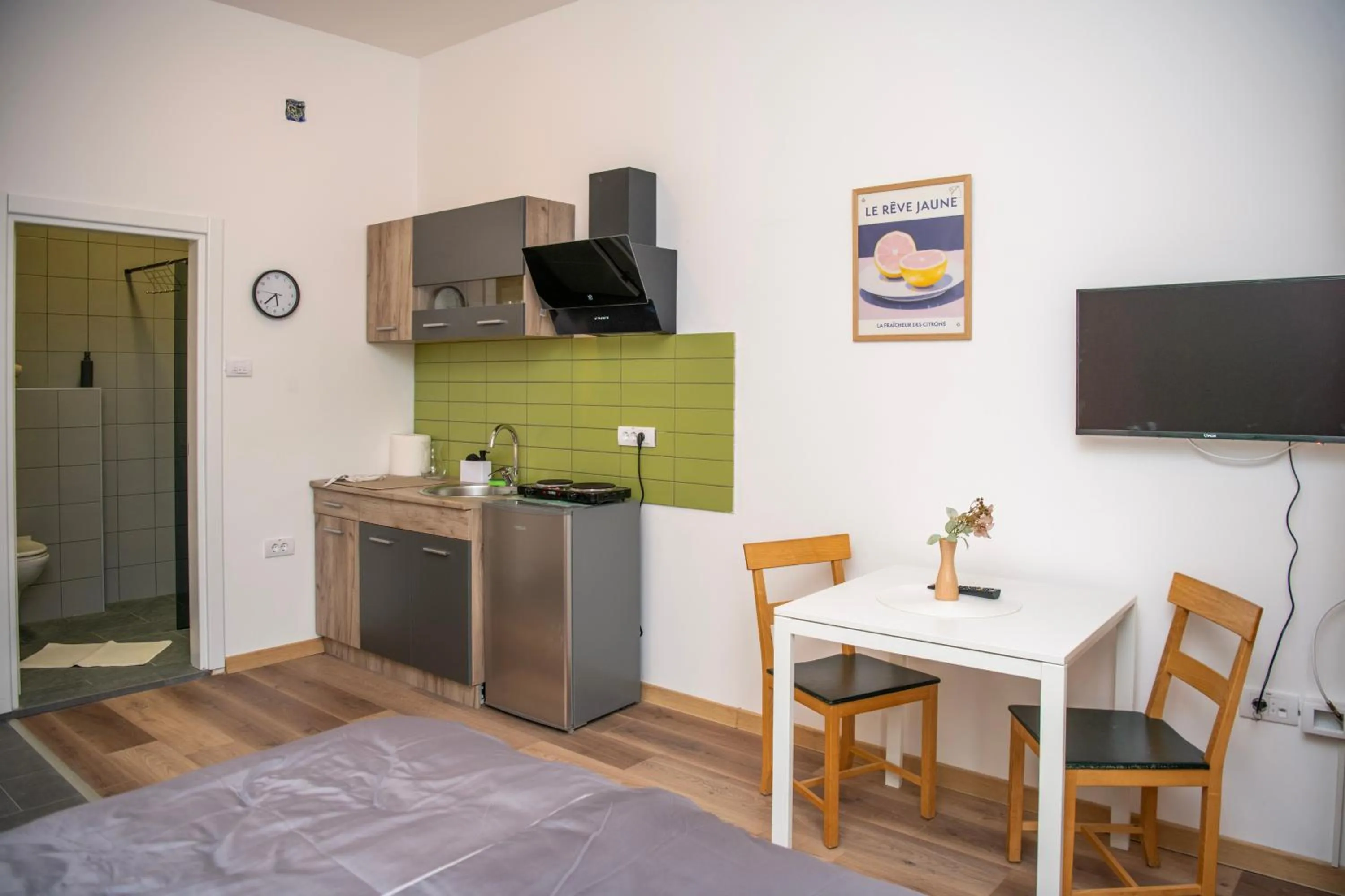 TV and multimedia in Velora apartments