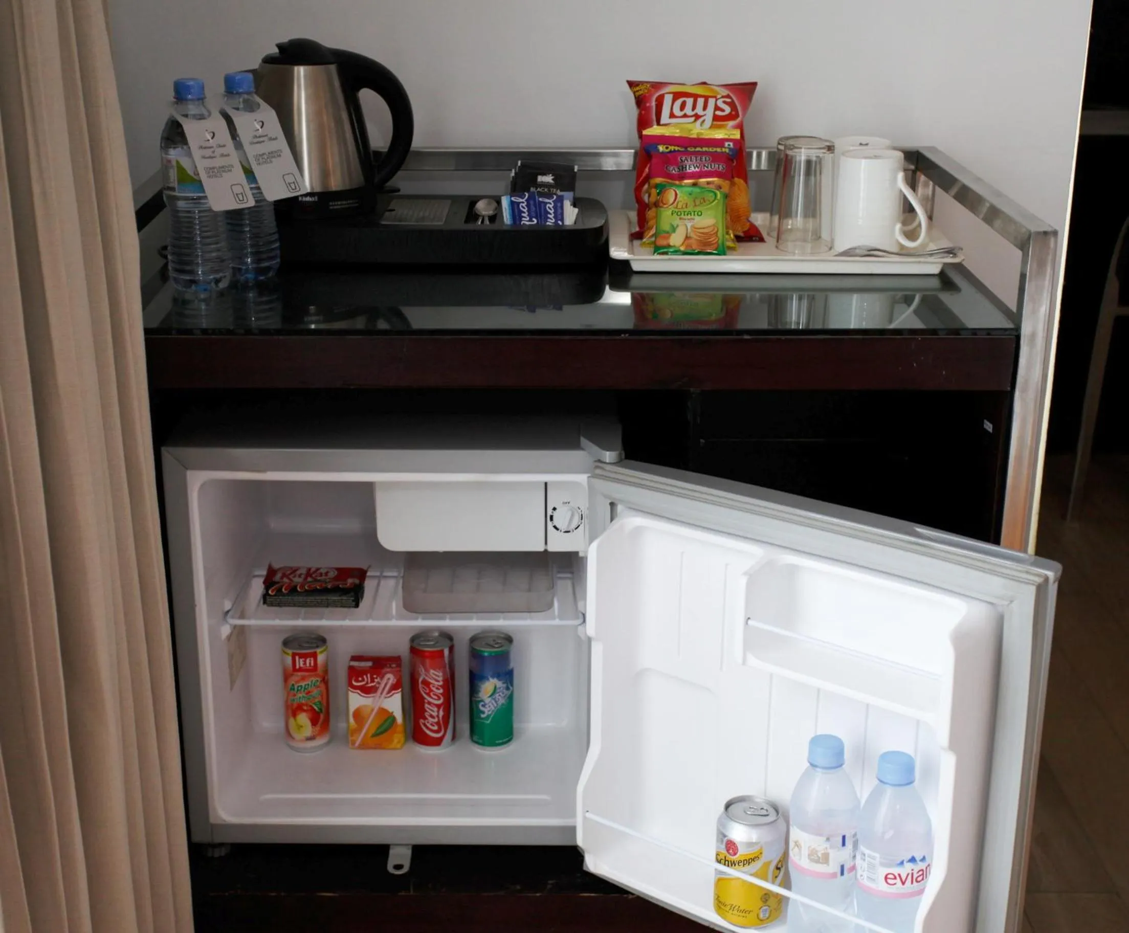 Coffee/tea facilities in Platinum Residence