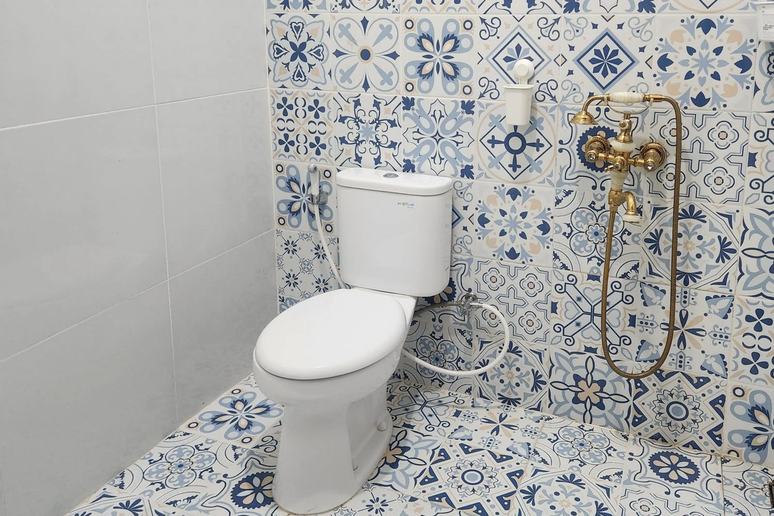 Bathroom in RedDoorz near Stasiun Sragen