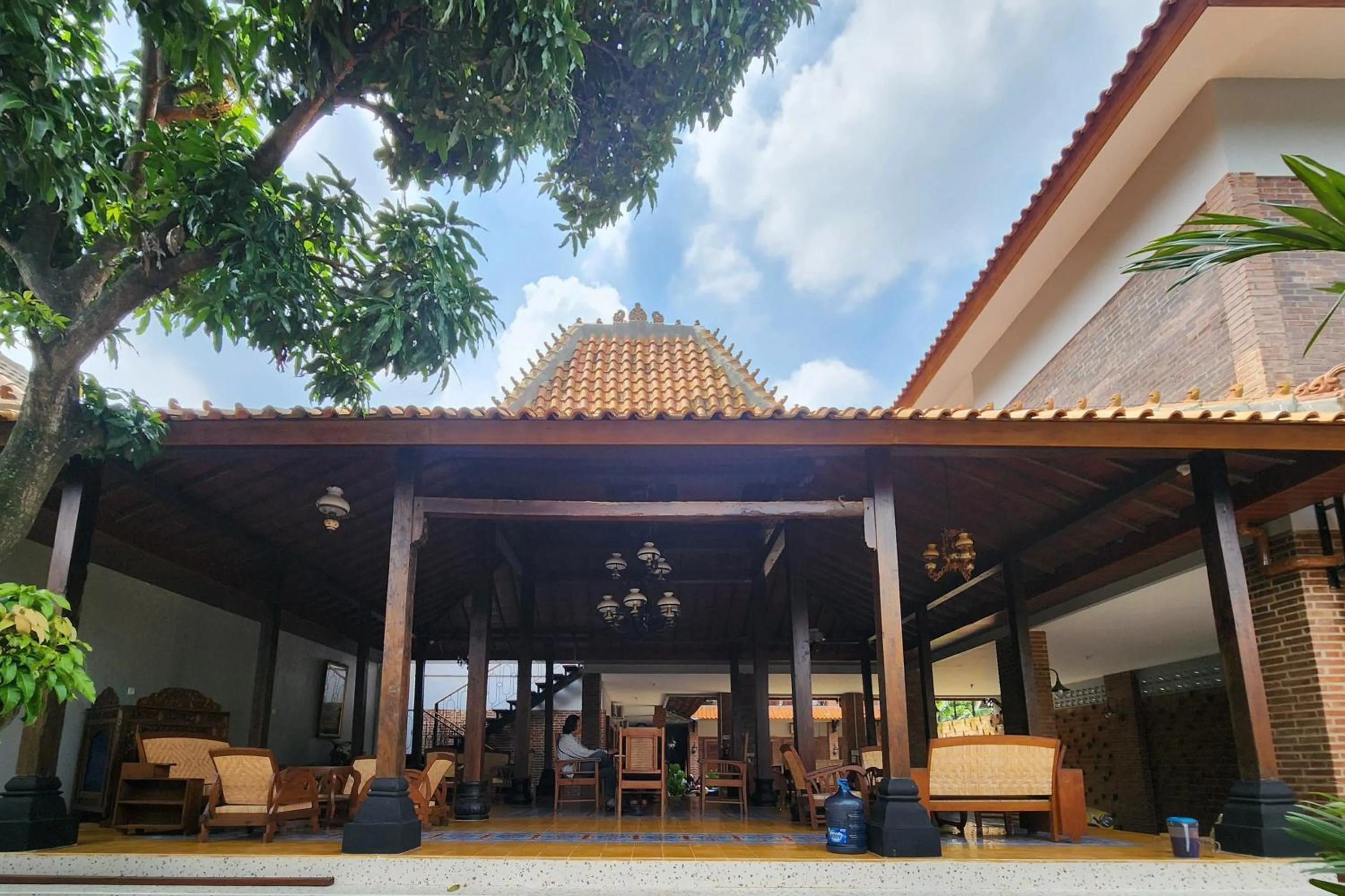 Facade/entrance in RedDoorz near Stasiun Sragen