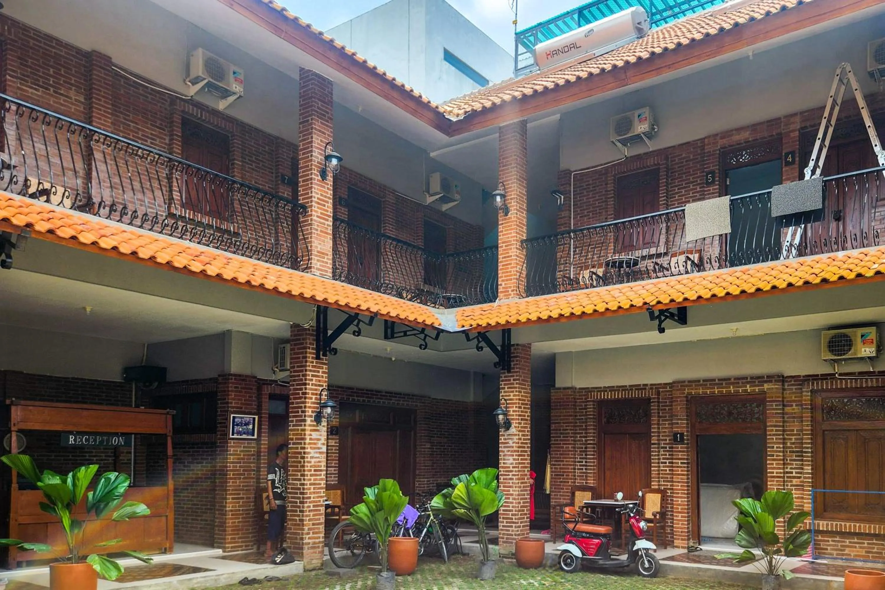 Property building in RedDoorz near Stasiun Sragen