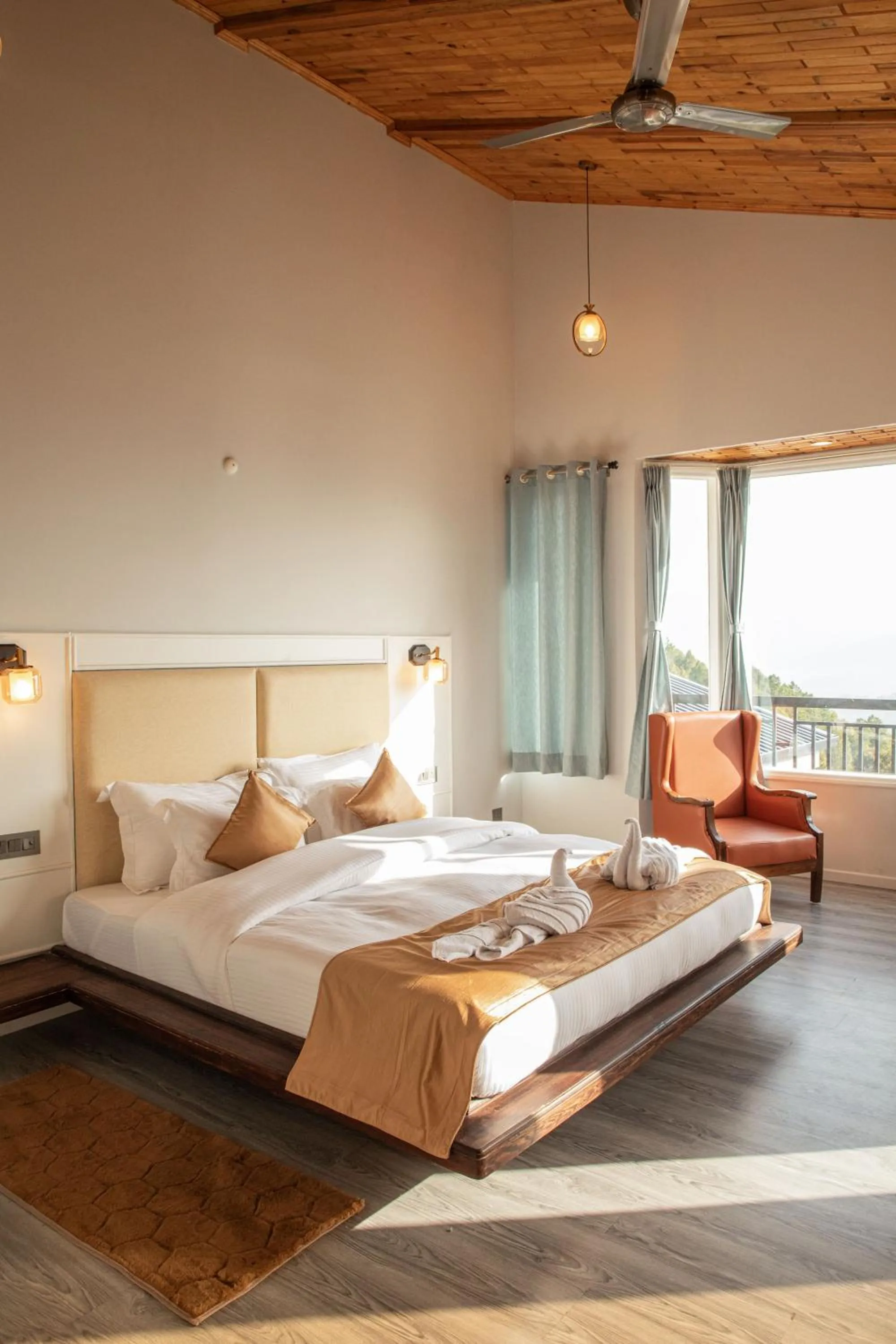 King Room with Mountain View in Spellmount - Himalayan View Infinity Pool Resort In Kausani