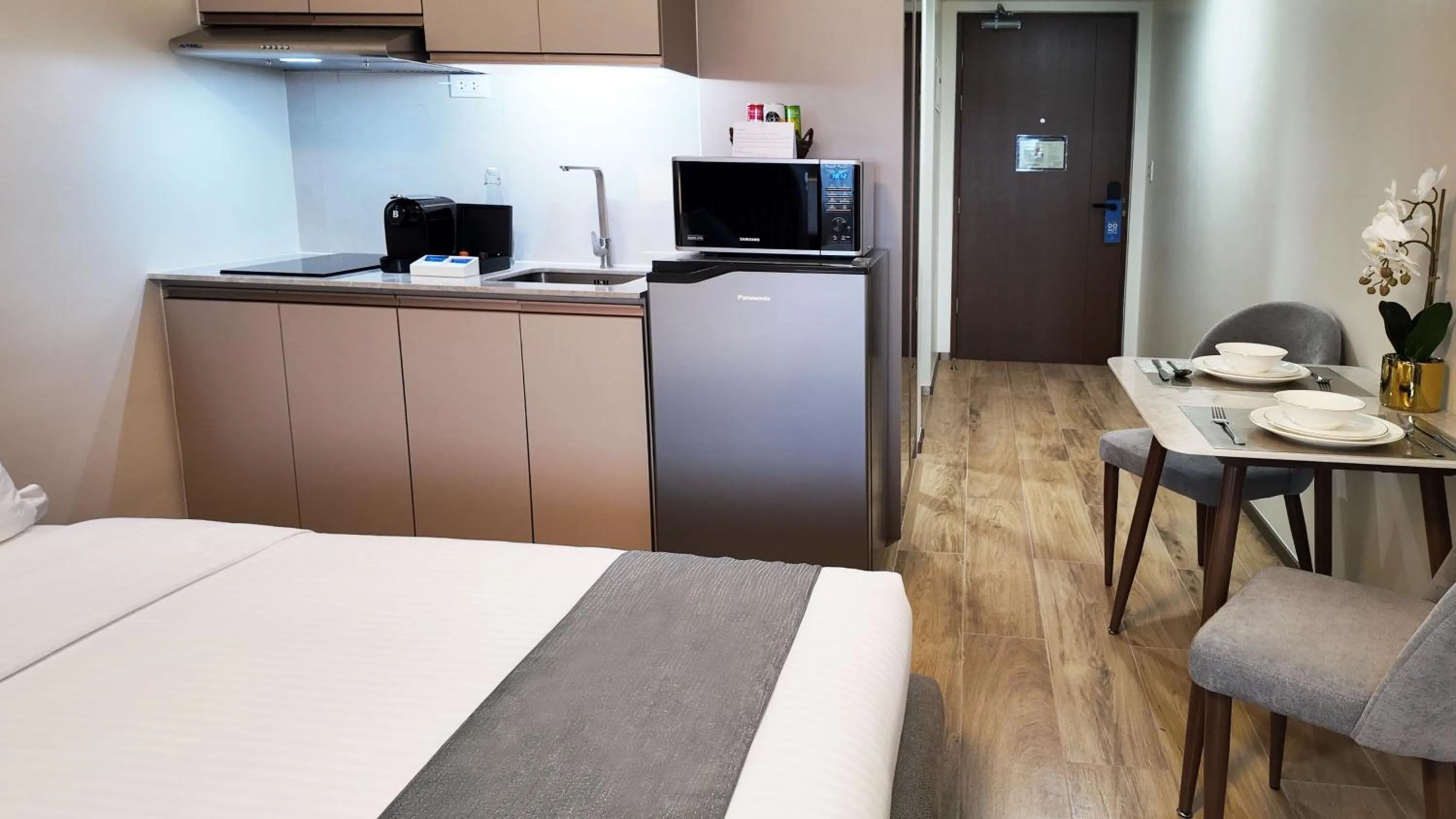 Shower, Bed in Savea Bay City Manila