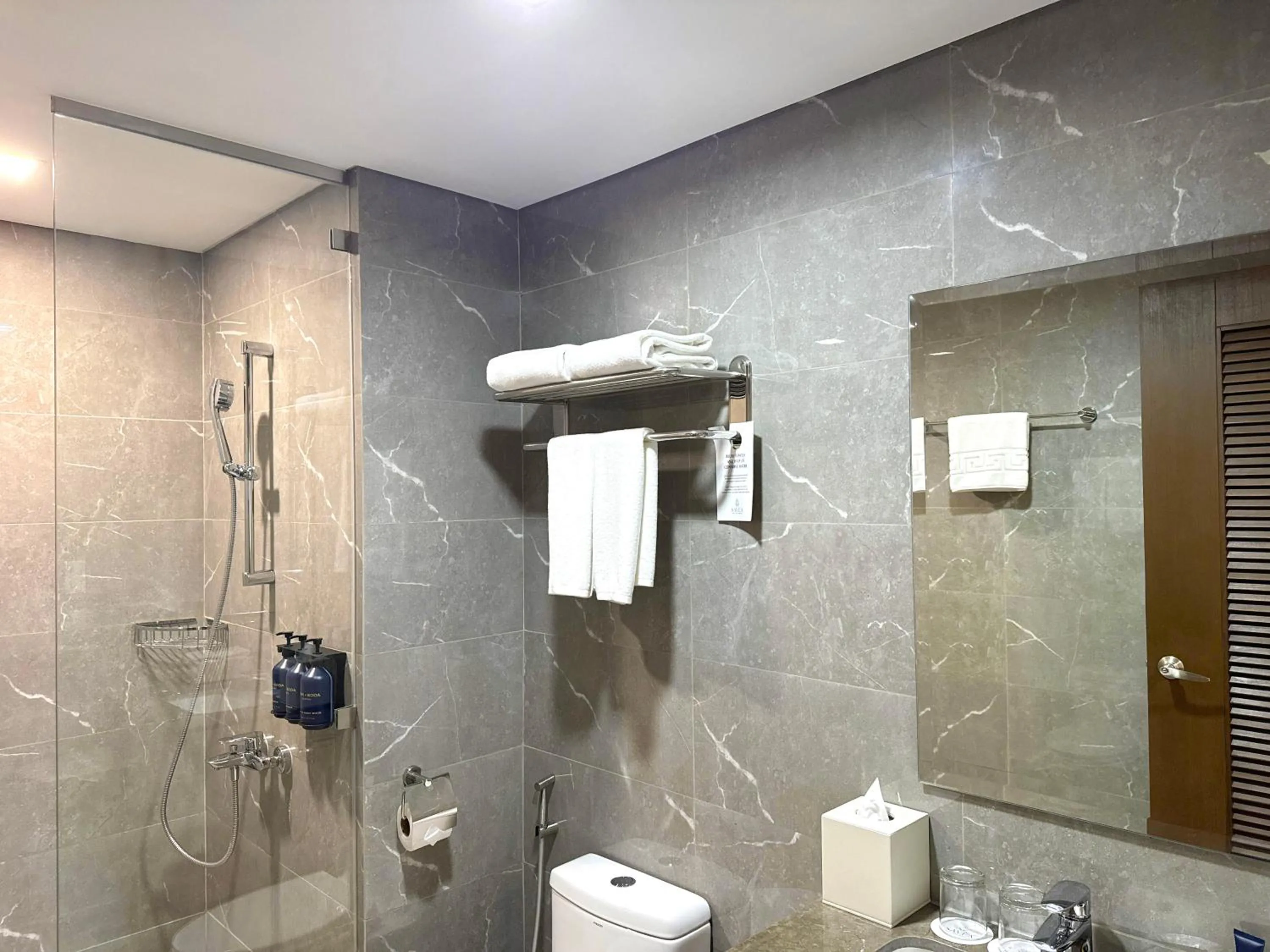 Bathroom in Savea Bay City Manila