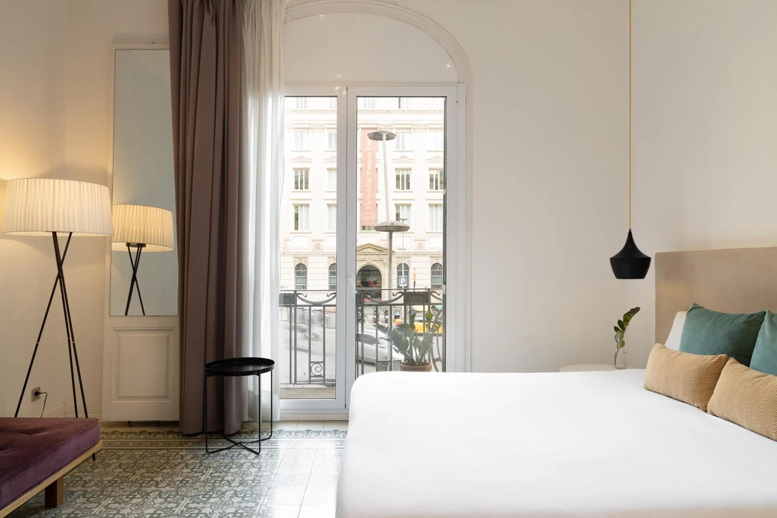 Photo of the whole room, Bed in Forget Me Not Barcelona