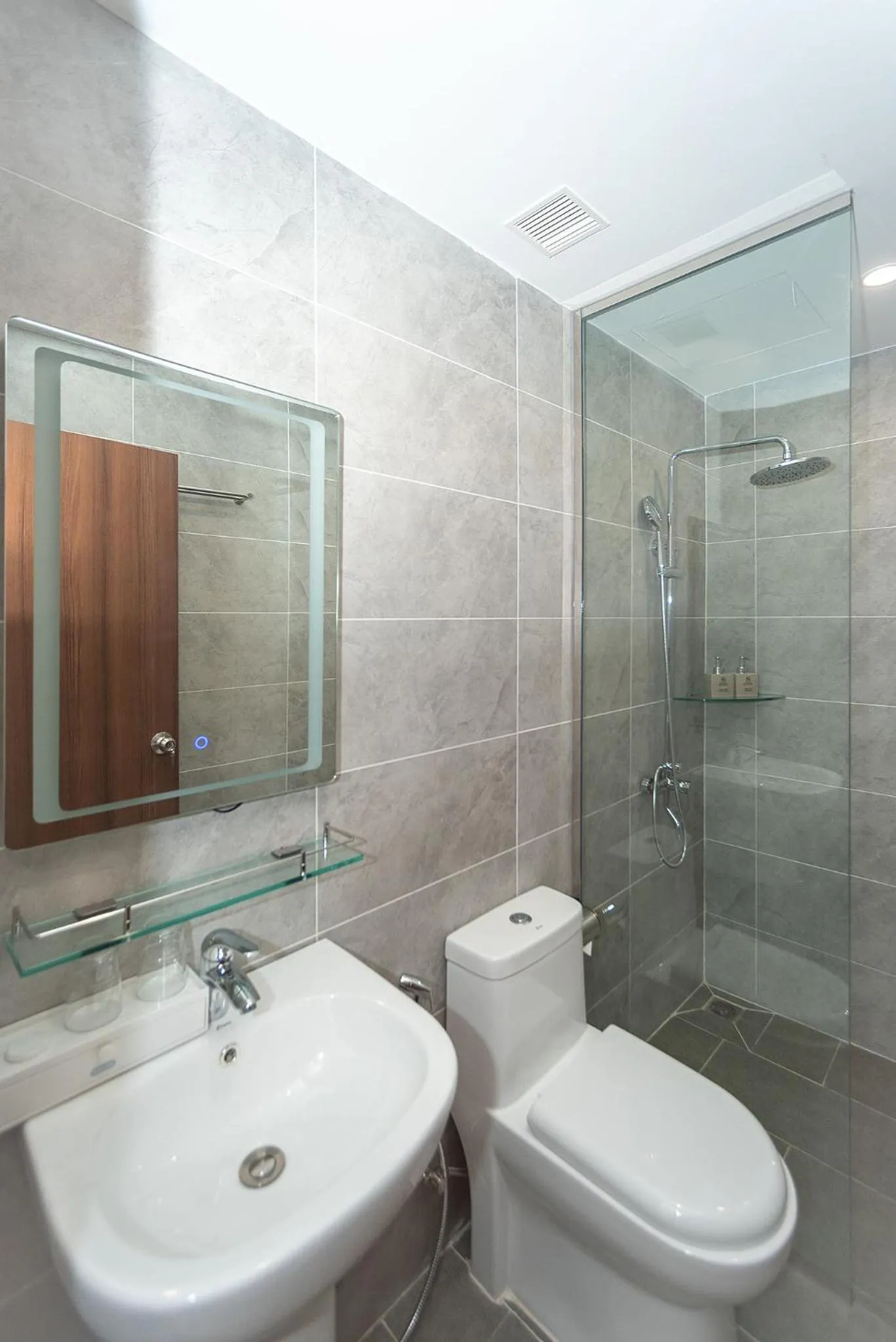 Shower in Bamboo Riverside Boutique Hotel