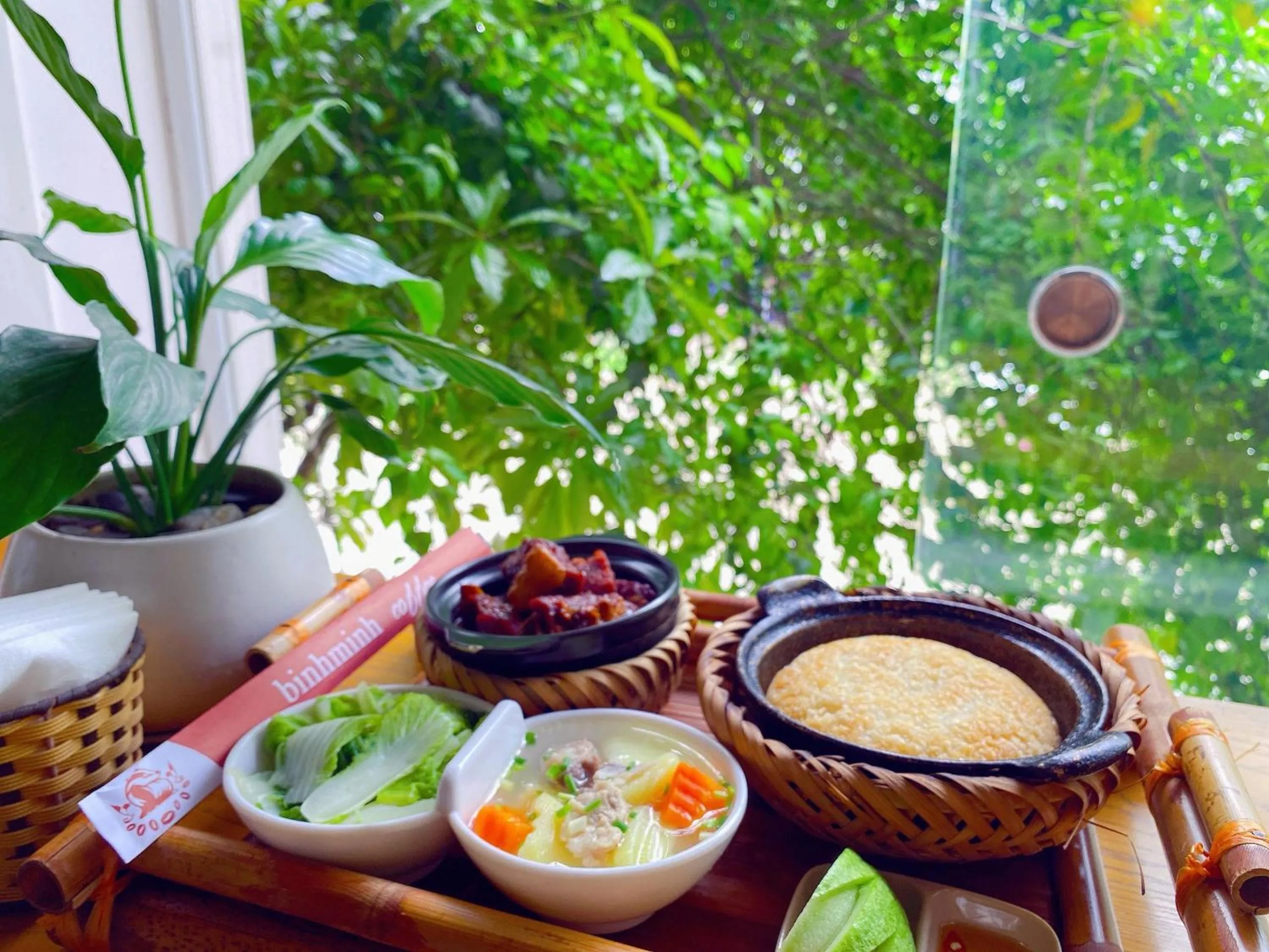 Restaurant/places to eat in Sen Trang Hotel