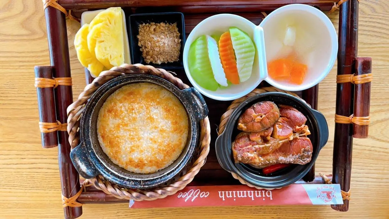 Restaurant/places to eat in Sen Trang Hotel