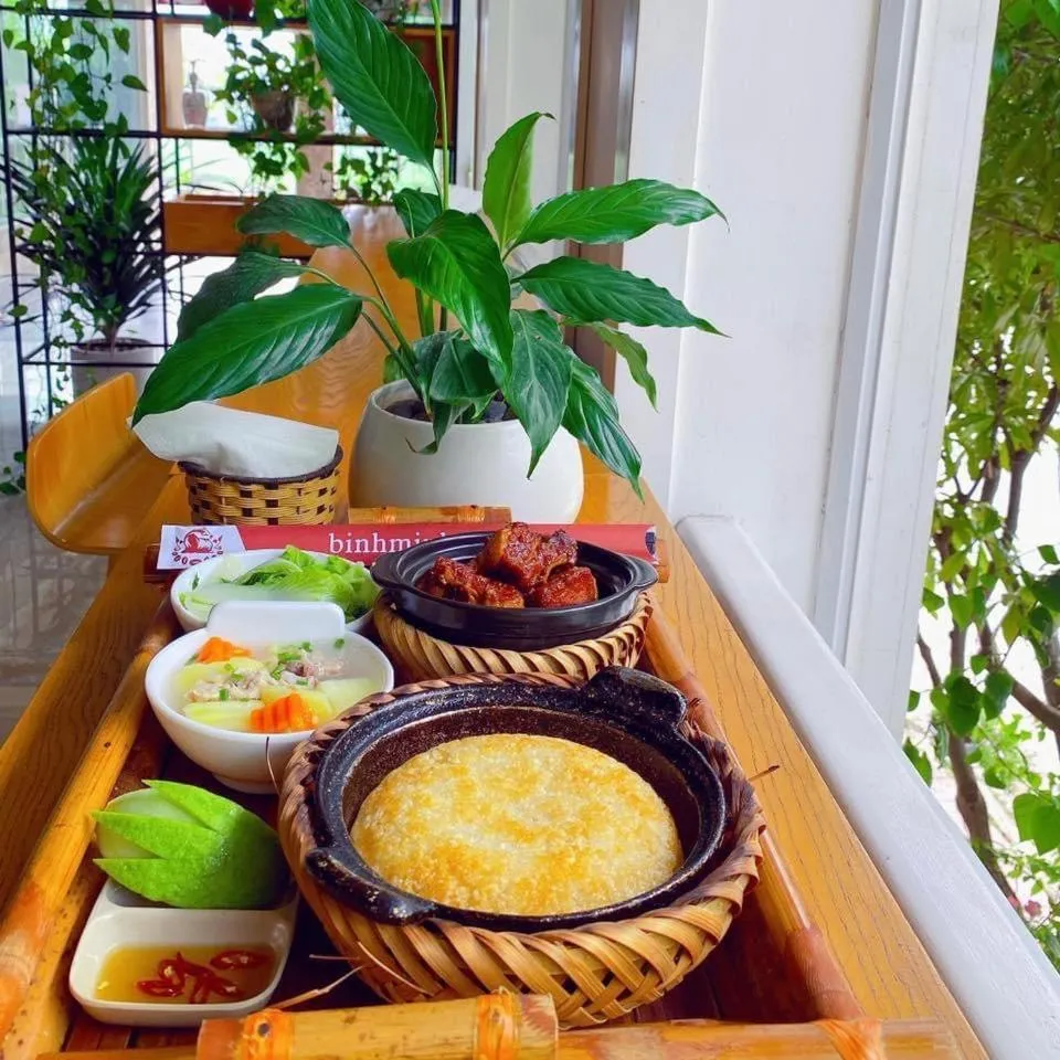 Restaurant/places to eat in Sen Trang Hotel