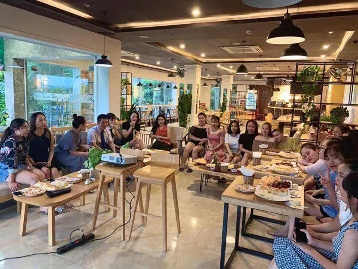 Restaurant/places to eat in Sen Trang Hotel