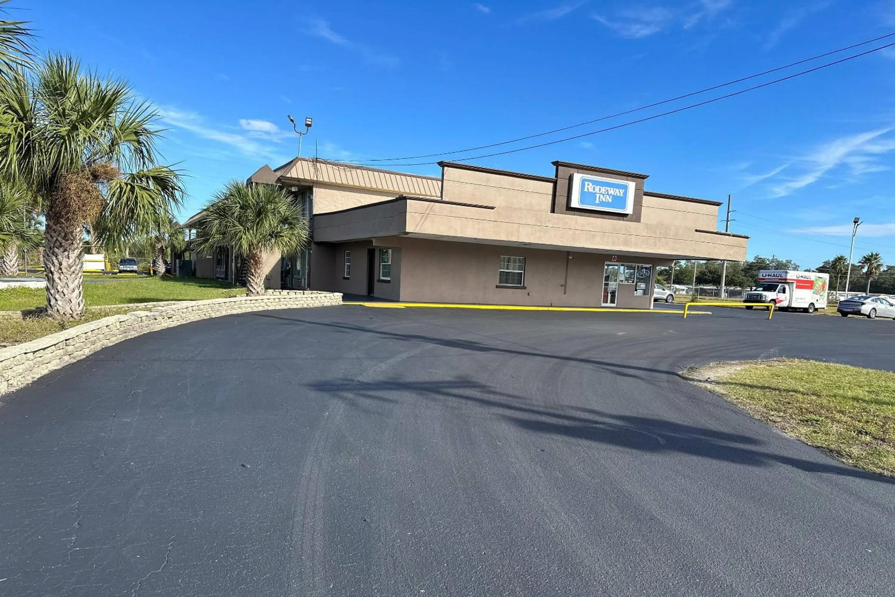 Property building in Rodeway Inn Bushnell