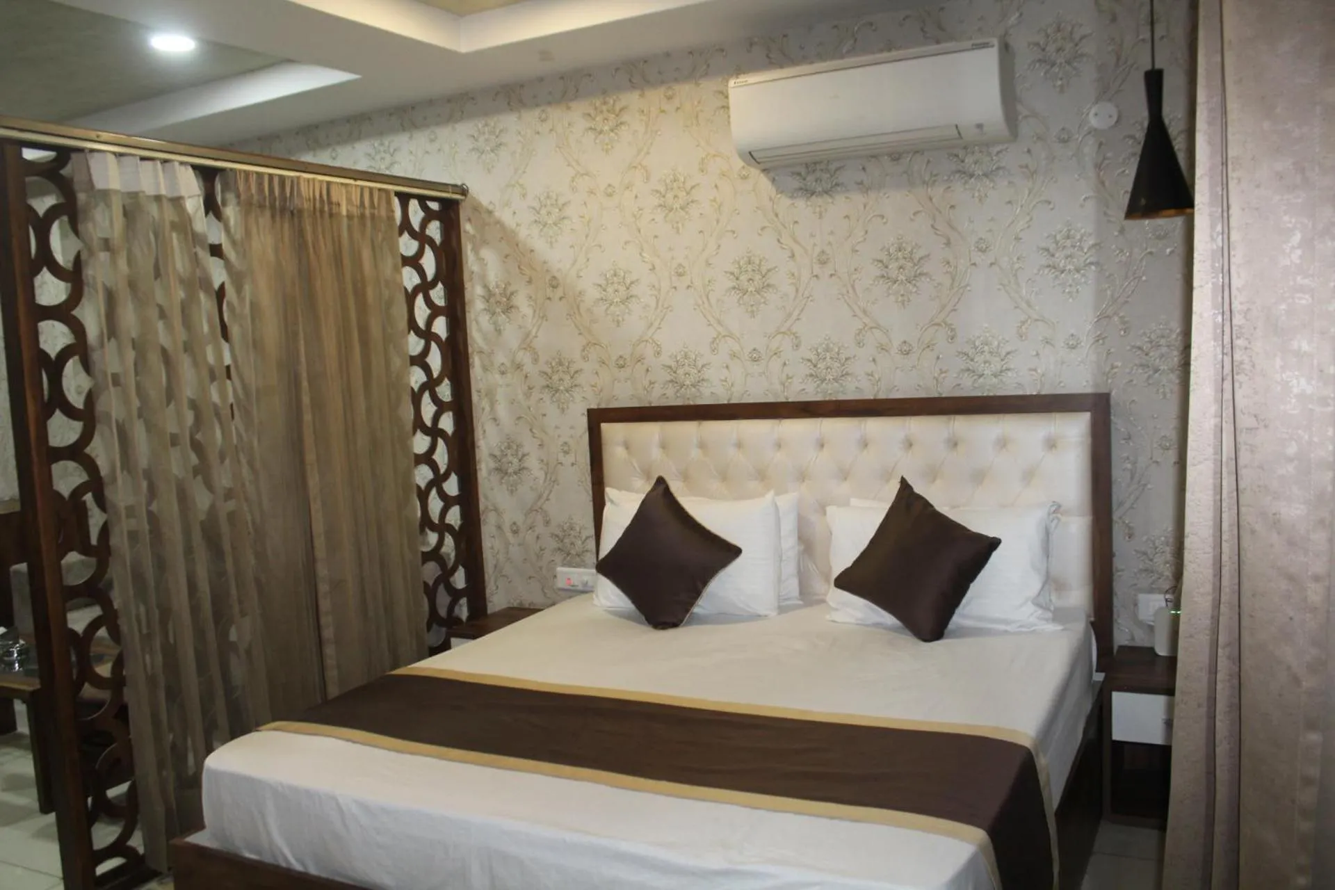 Bedroom, Bed in Royal Holiday Homes