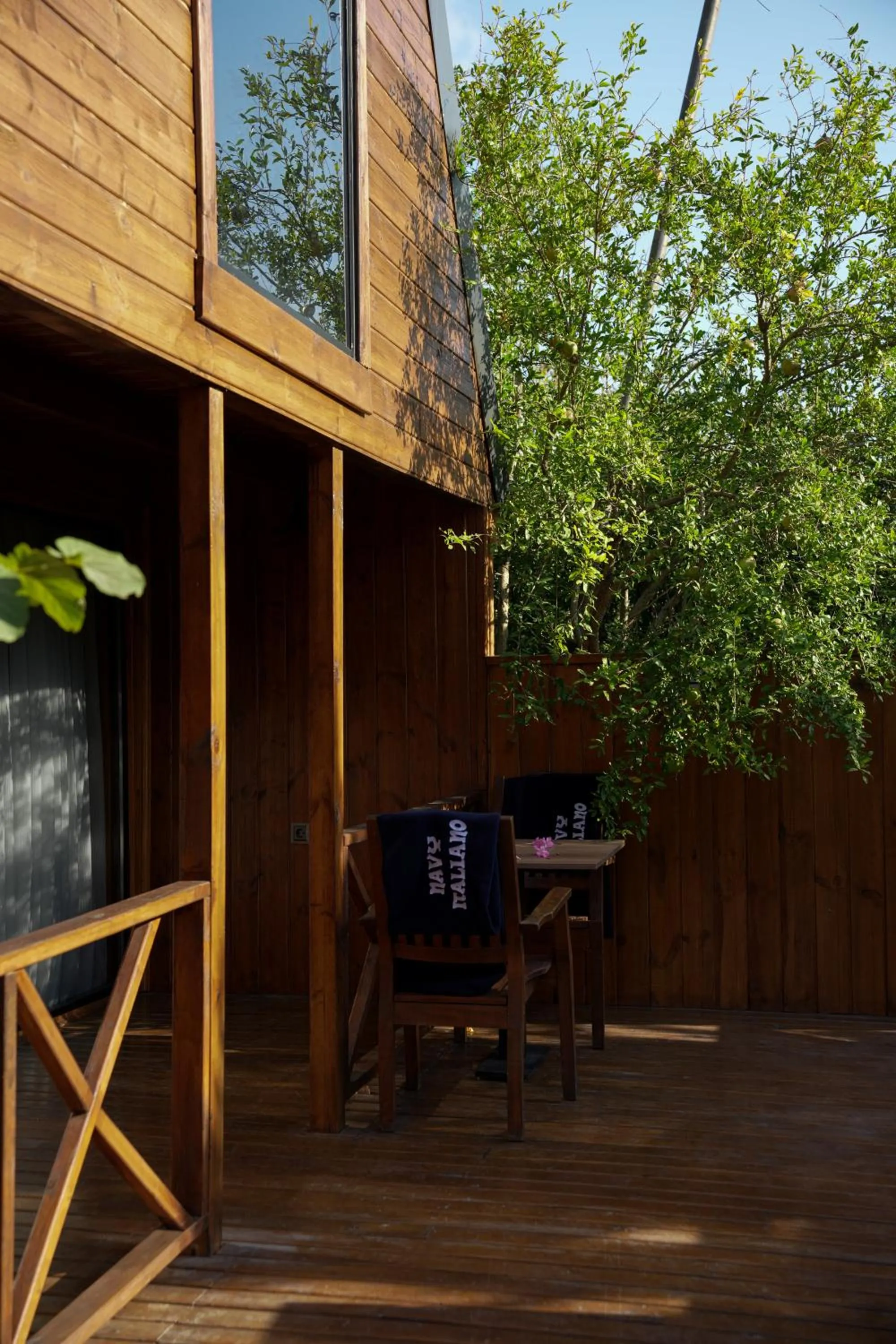 Day in Navy Inn & Bungalows