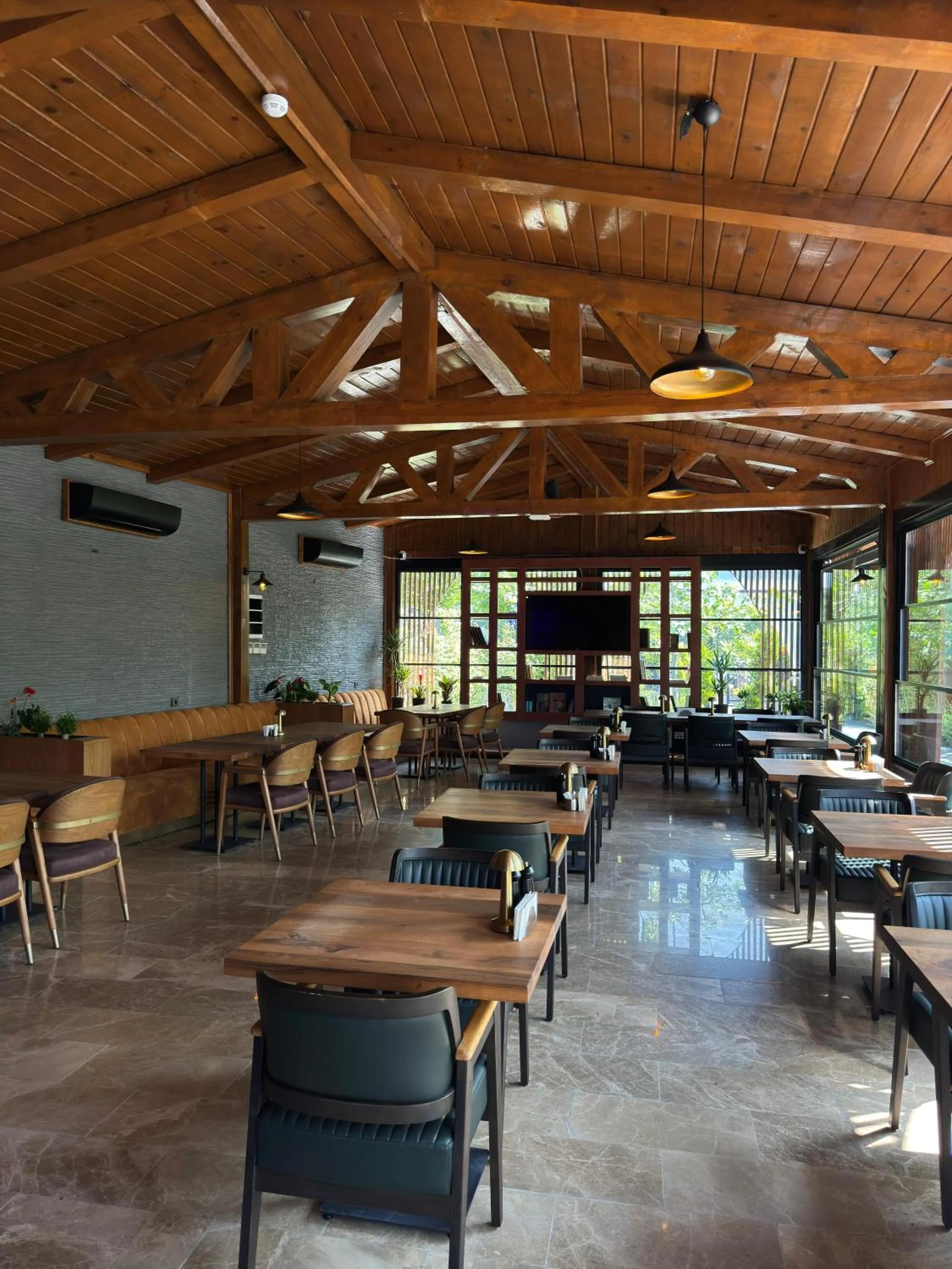 Breakfast in Navy Inn & Bungalows