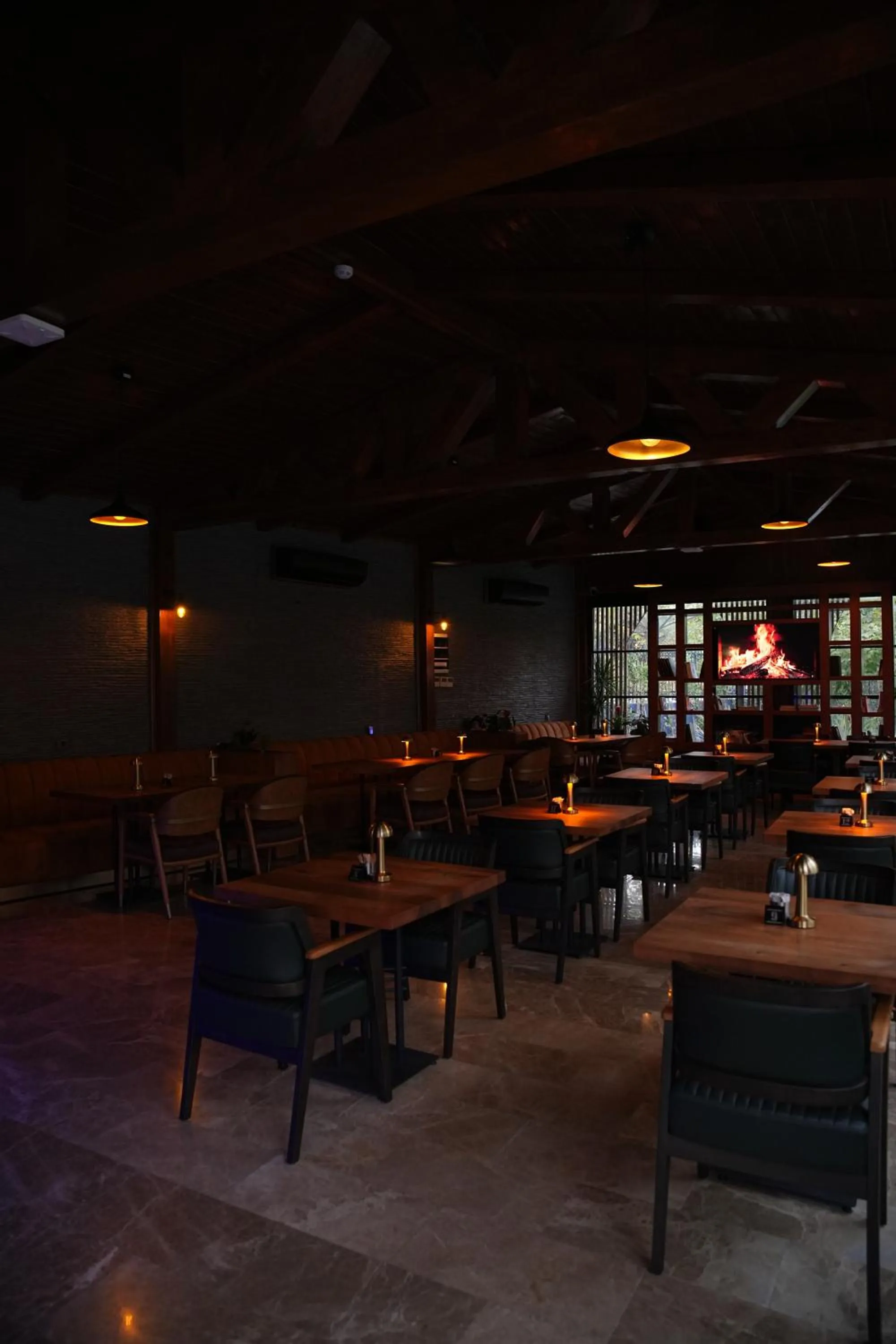 Restaurant/places to eat in Navy Inn & Bungalows