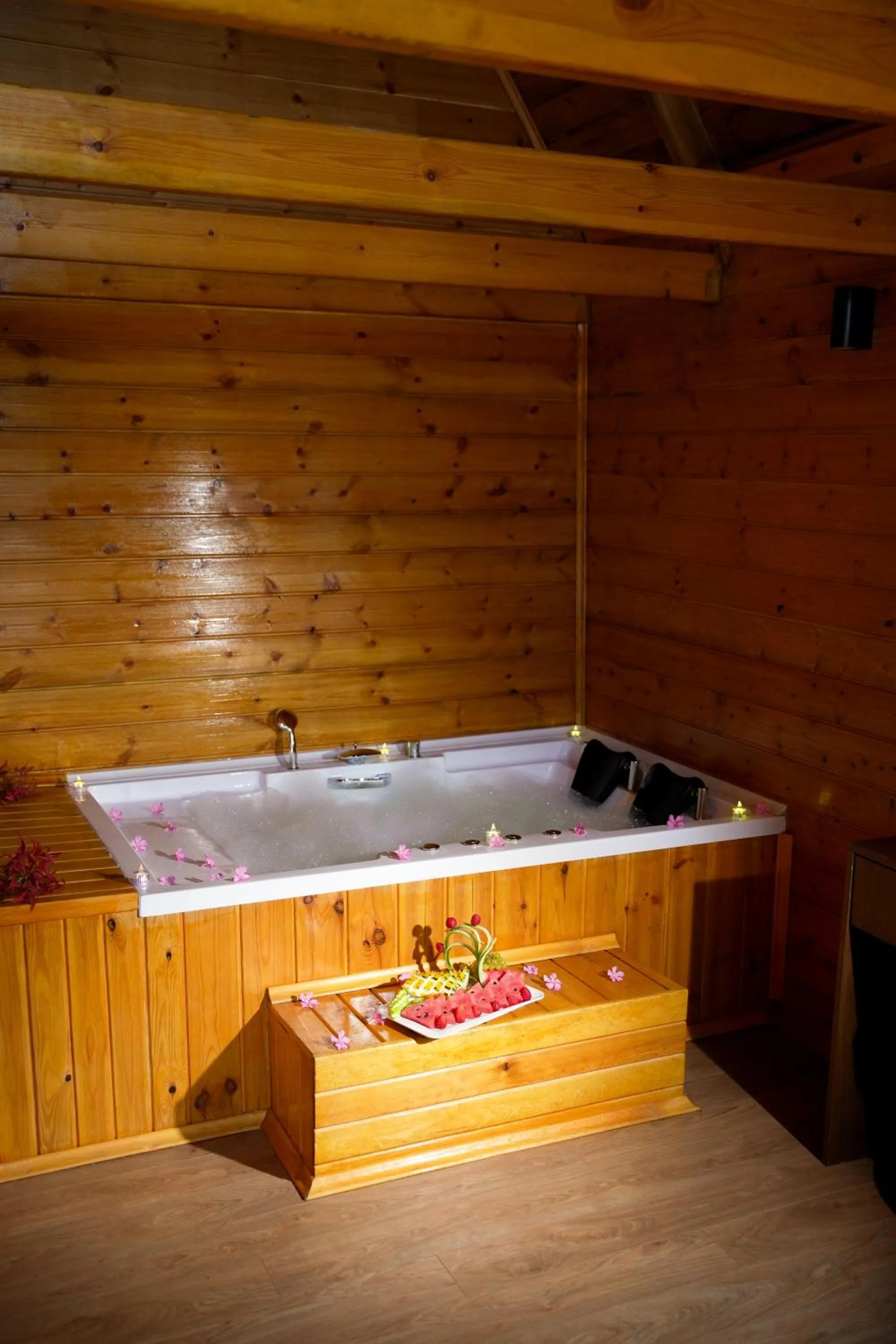 Hot Tub in Navy Inn & Bungalows