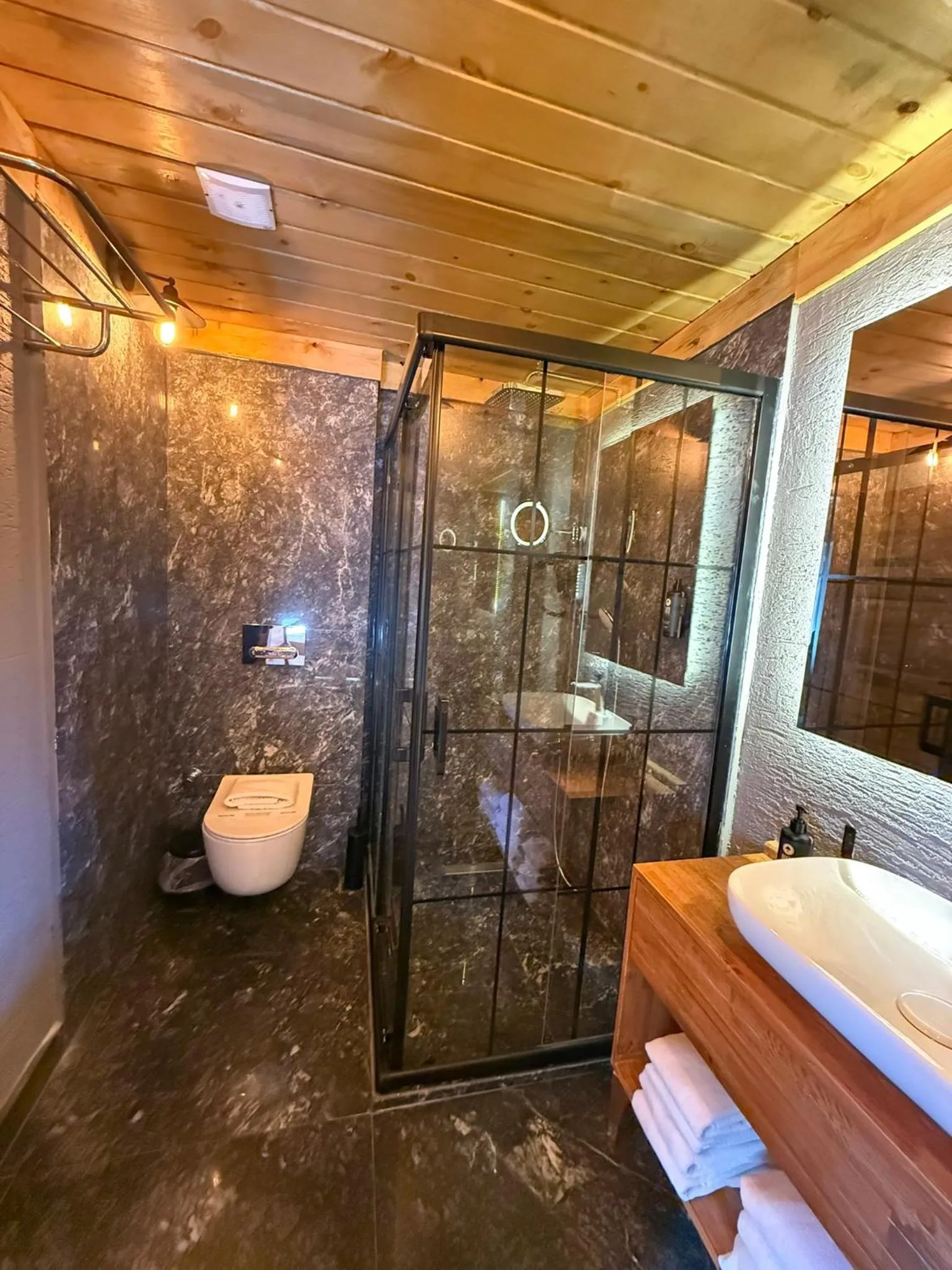 Shower in Navy Inn & Bungalows