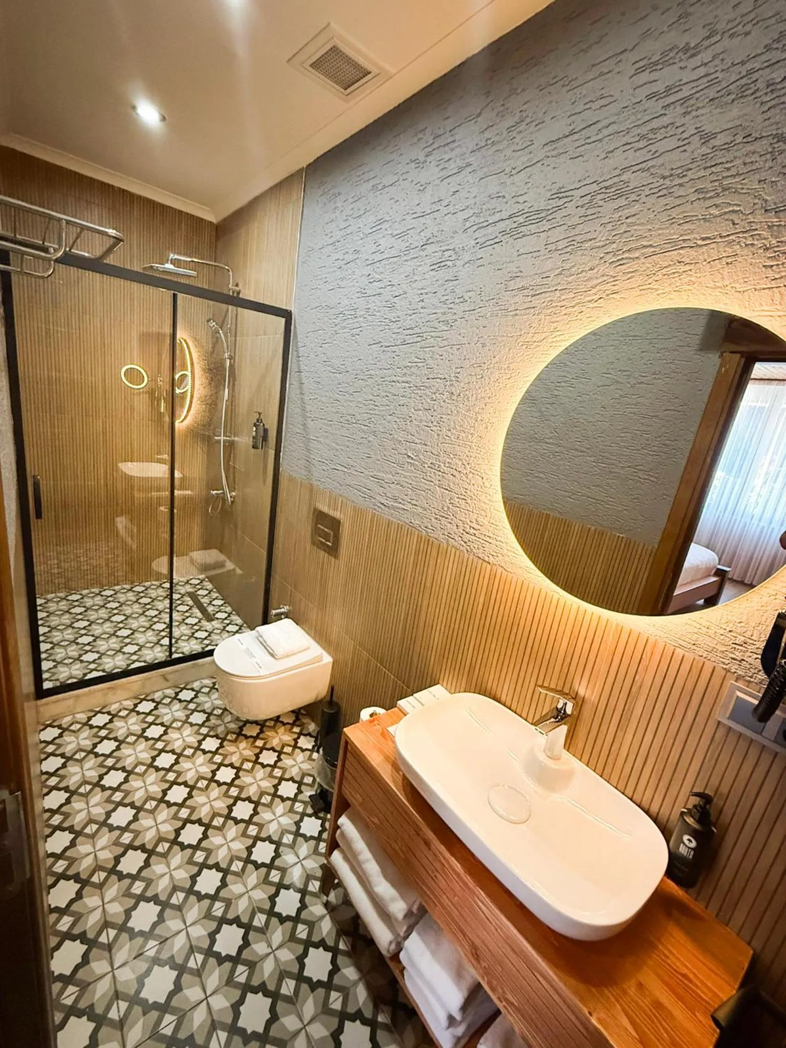 Shower in Navy Inn & Bungalows