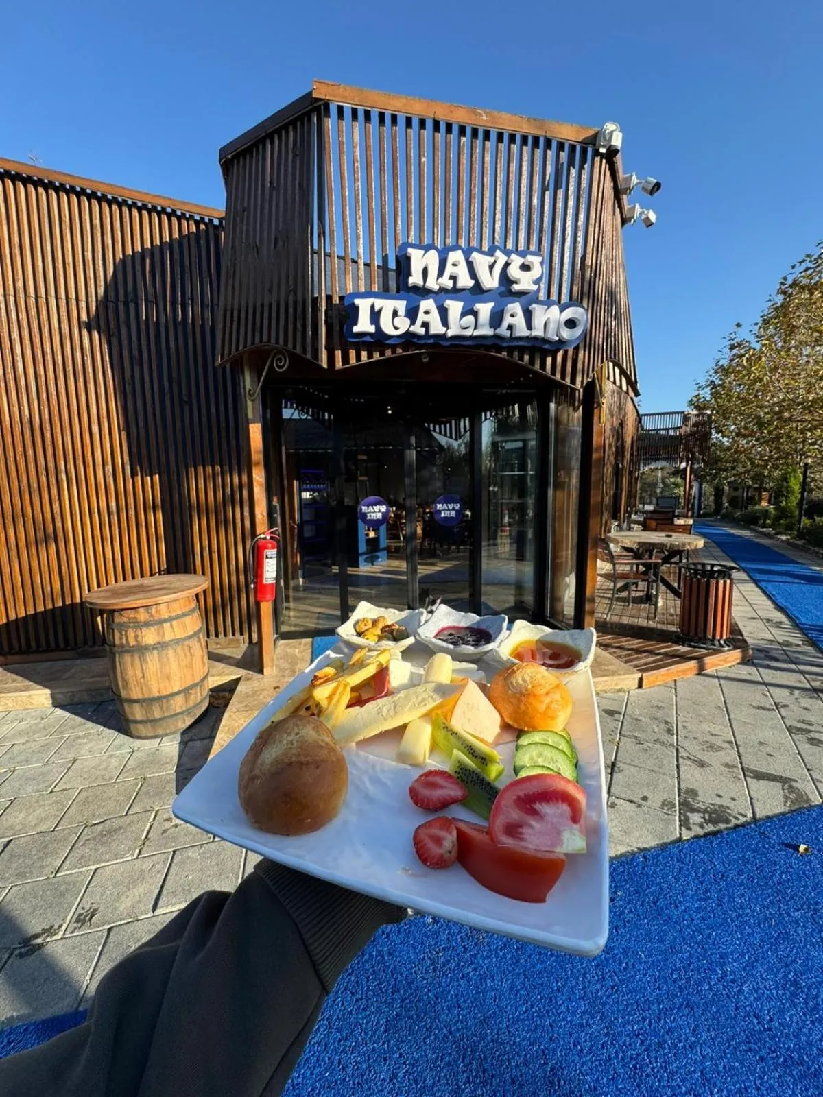 Navy Inn & Bungalows