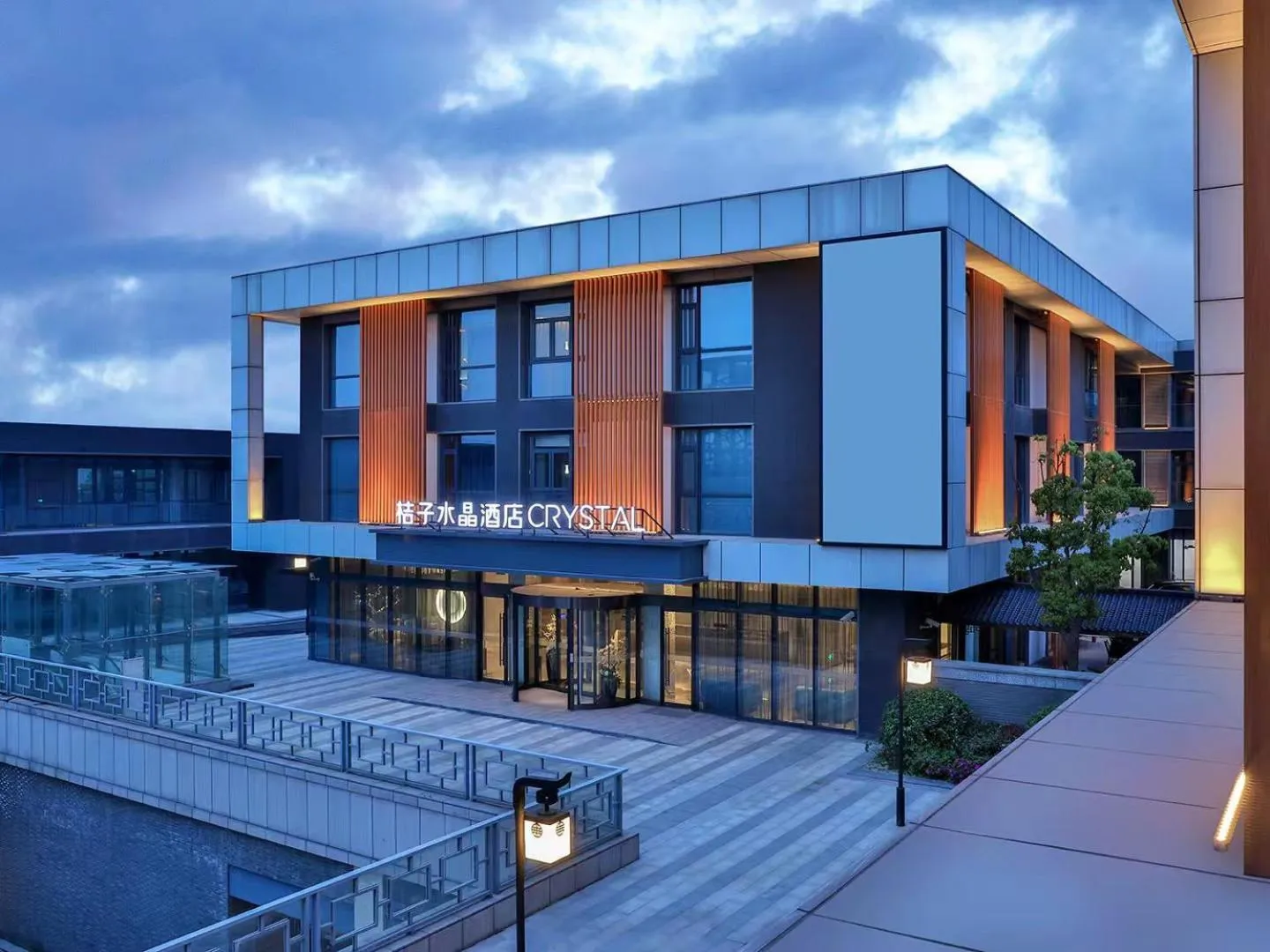 Property building in Crystal Hotel Shanghai University Dachang