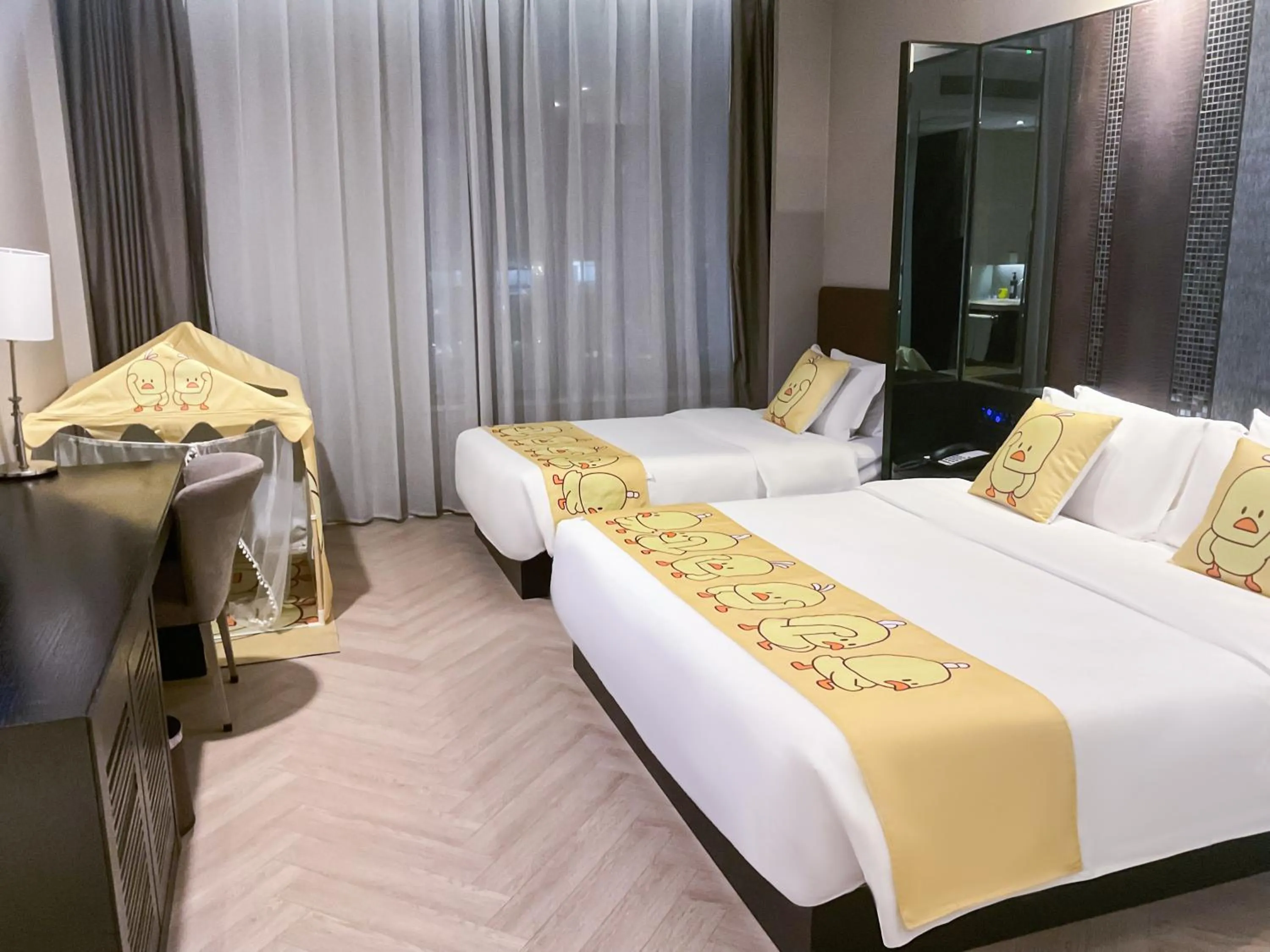 Bed in Crystal Orange Hotel Shanghai International Tourism Resort Chuansha