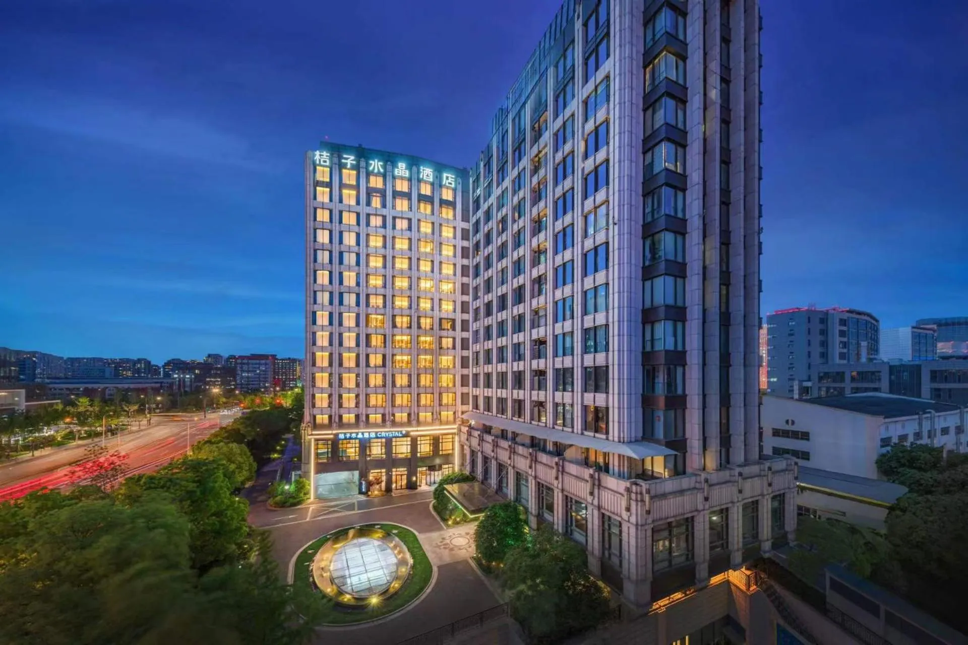 Property building in Shanghai Changfeng Business District Orange Crystal Hotel