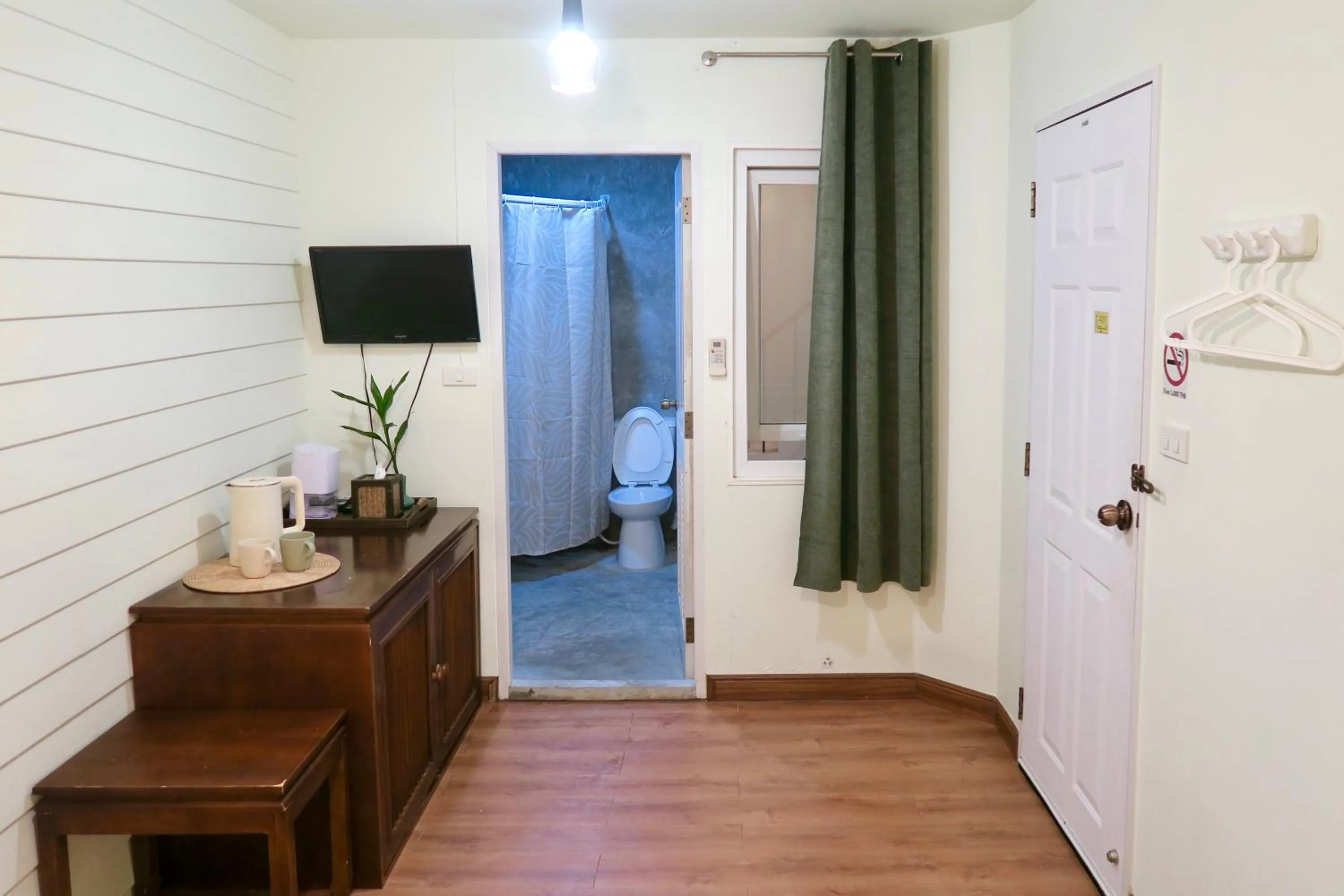 Area and facilities in Les Fleurs Bangkok Hostel