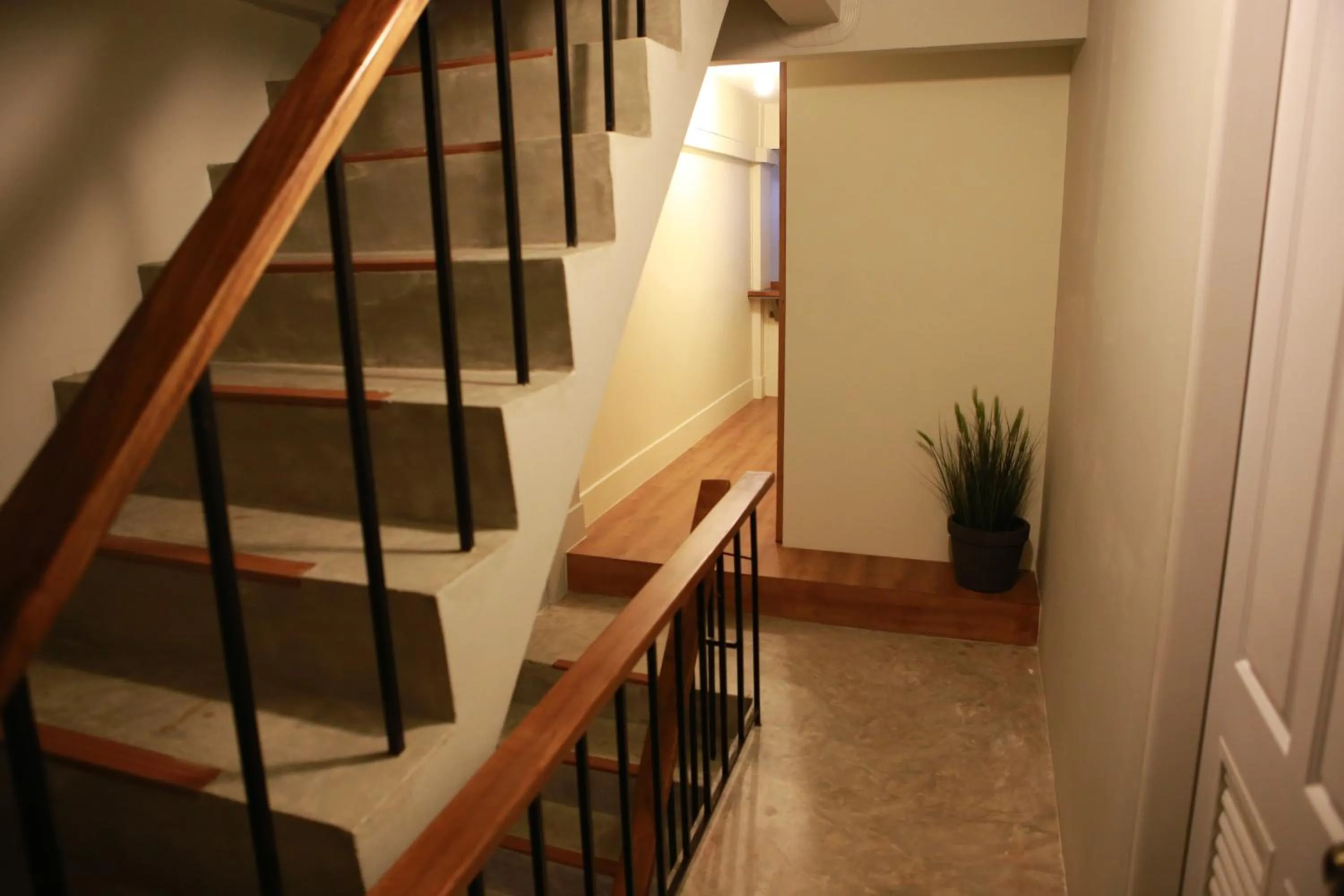 Area and facilities in Les Fleurs Bangkok Hostel