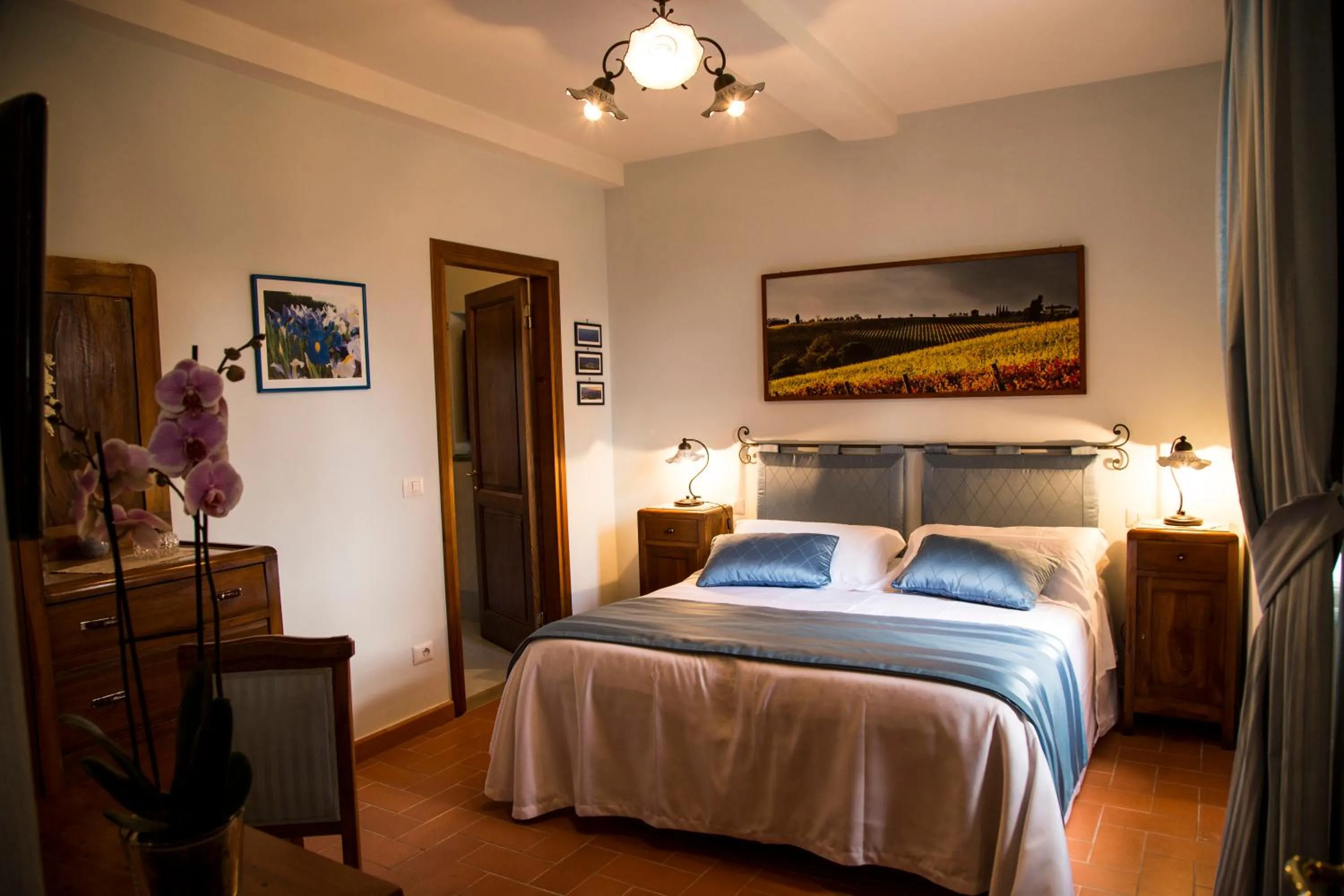 Photo of the whole room, Bed in Castellinuzza
