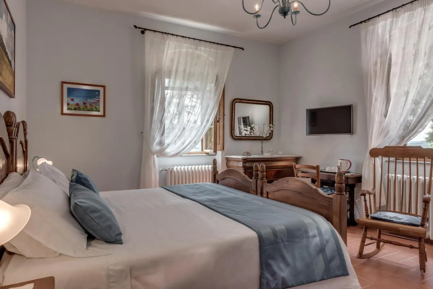 Photo of the whole room, Bed in Castellinuzza