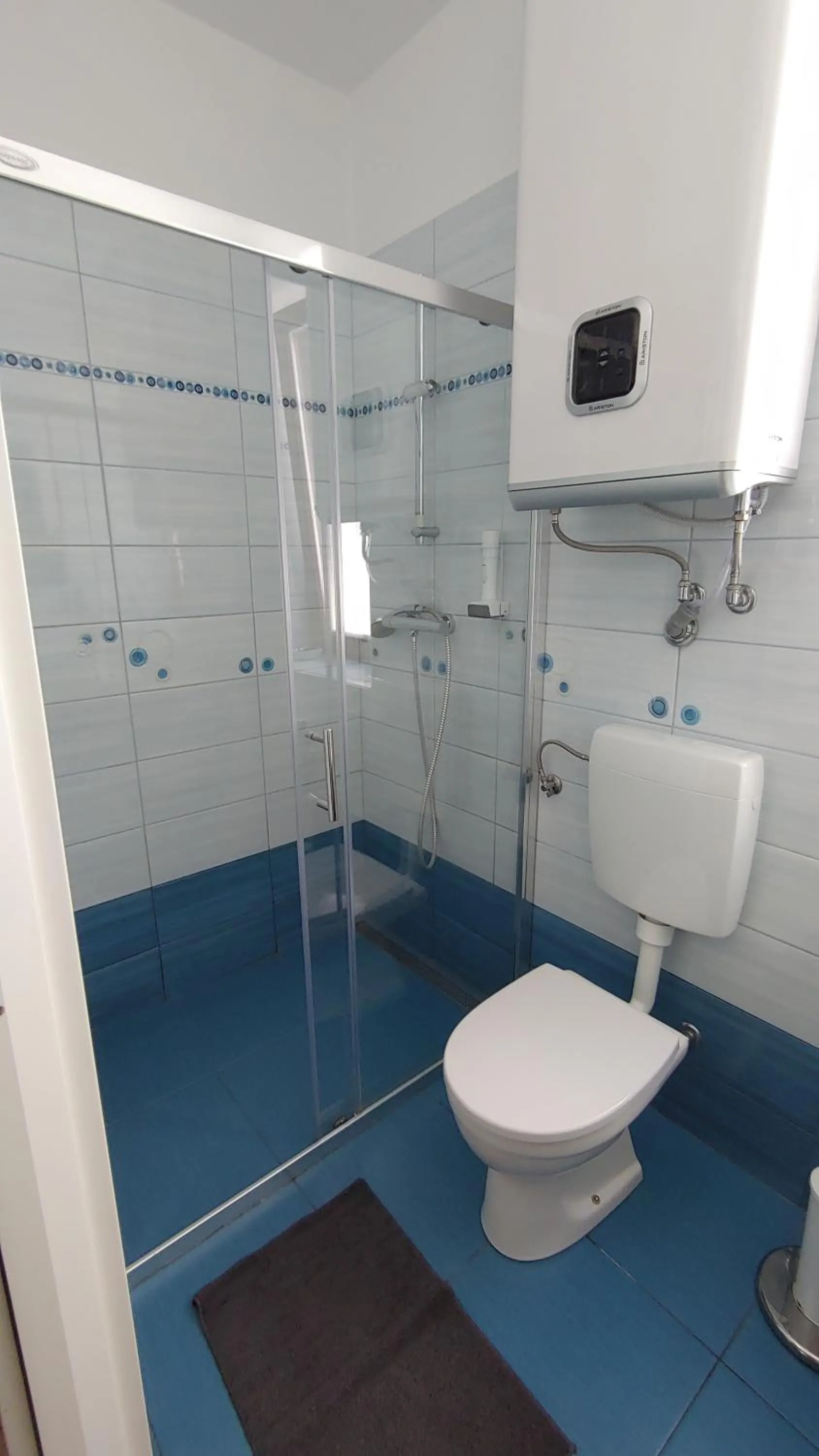 Shower in B&B Isola