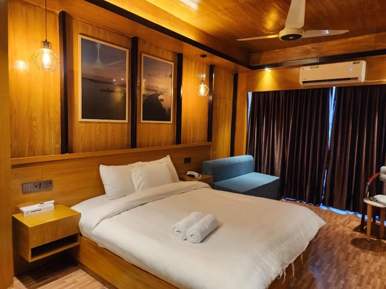 TUPTUP Resto & Resort