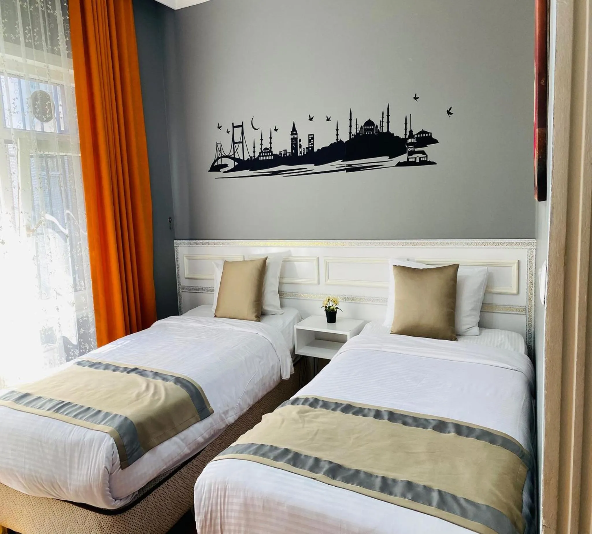 Photo of the whole room, Bed in Unique Suite Hotel