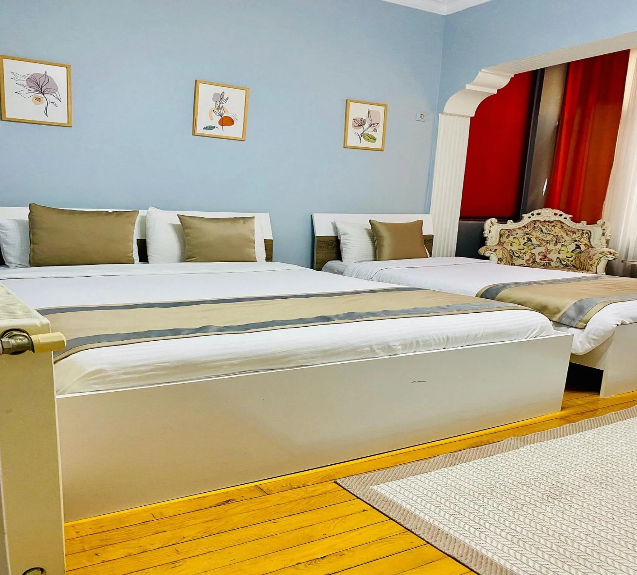 Guests, Bed in Unique Suite Hotel