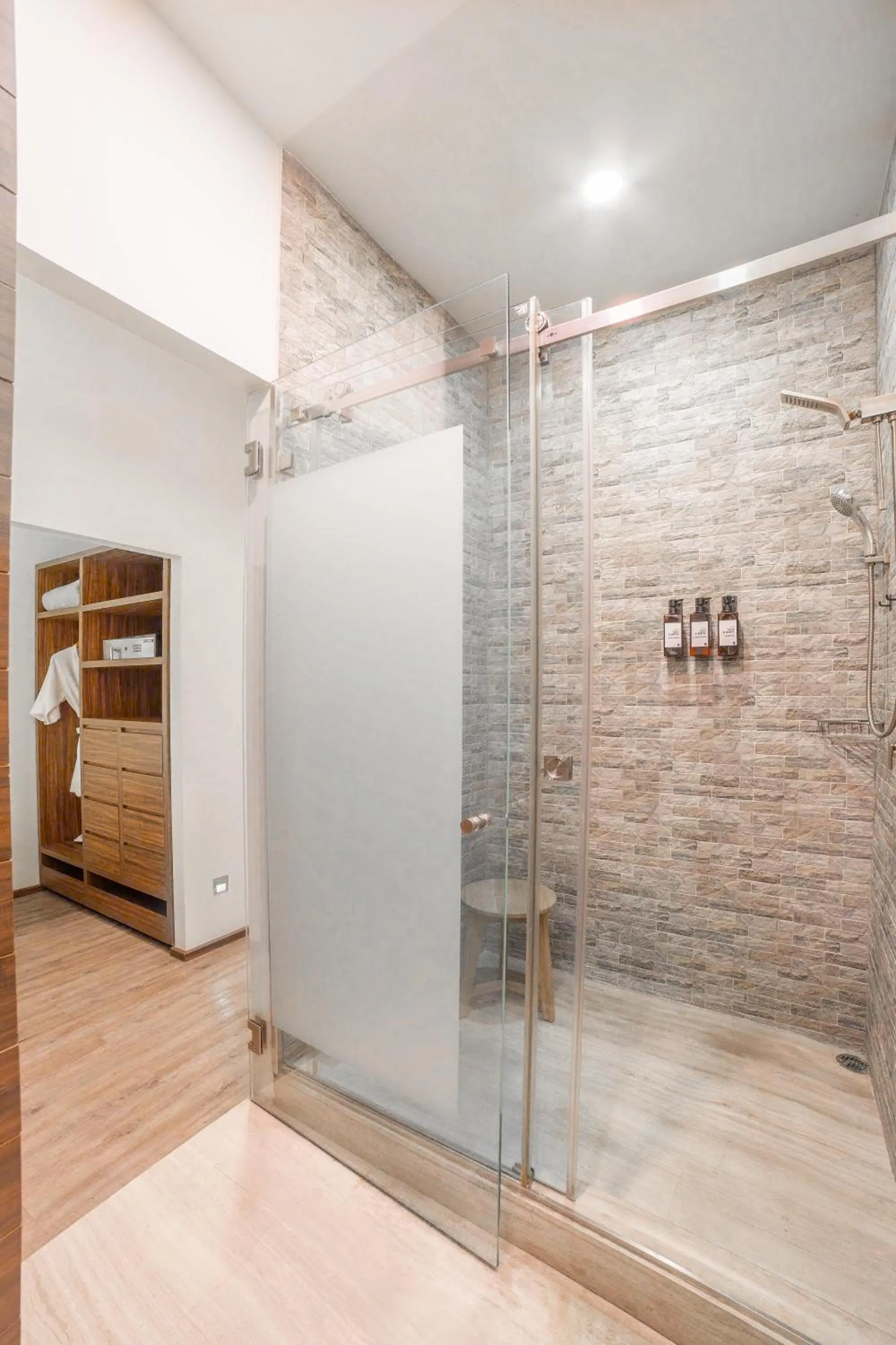 Flow Condesa - Adults Only