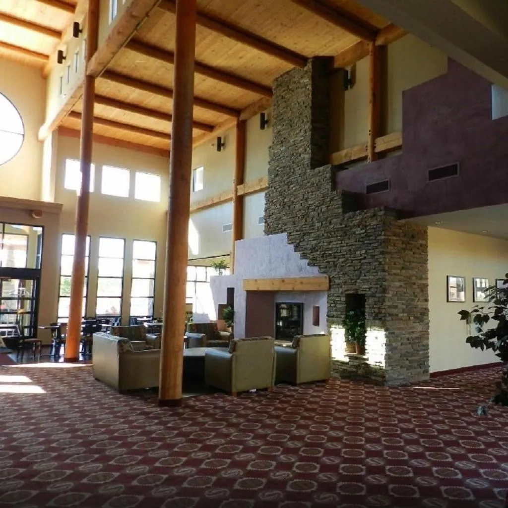 Communal lounge/ TV room in Moenkopi Legacy Inn & Suites