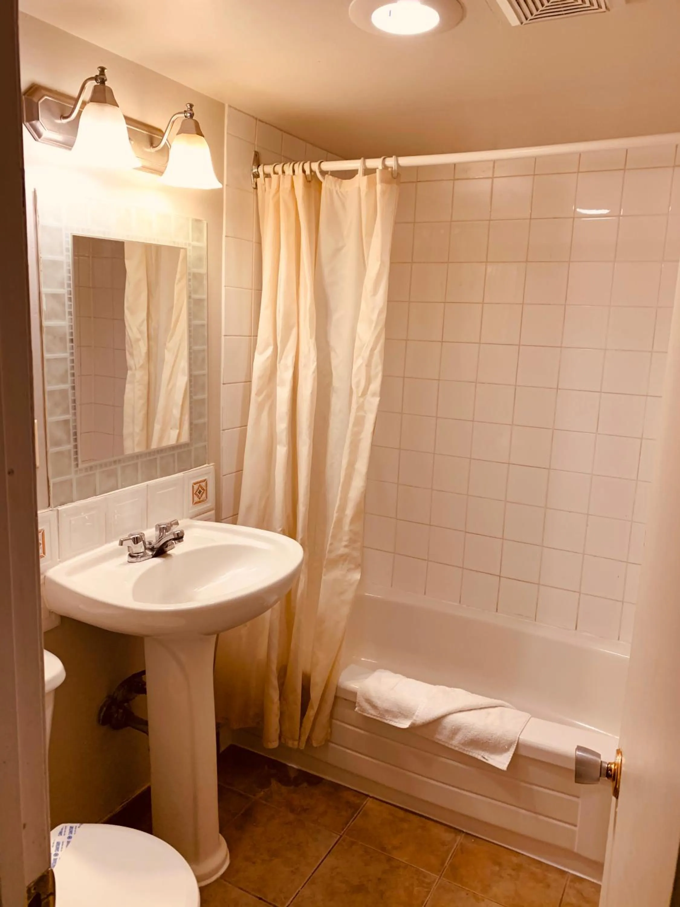 Red Carpet Inn & Suites