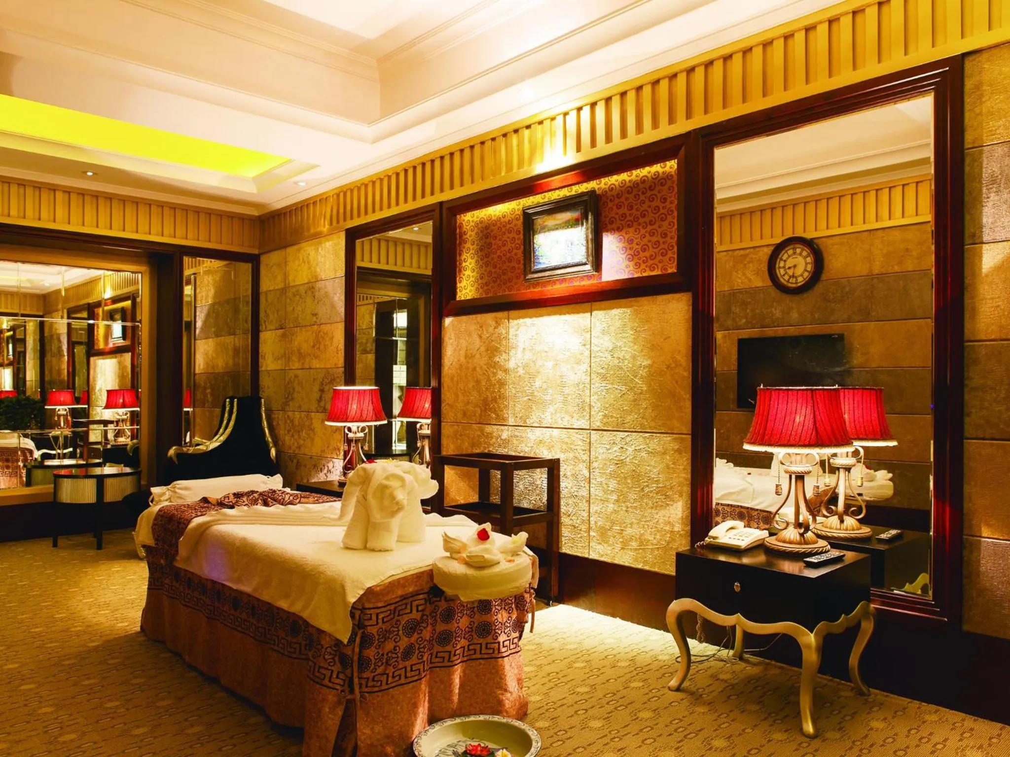 Massage, Bed in Optics Valley Kingdom Plaza Wuhan