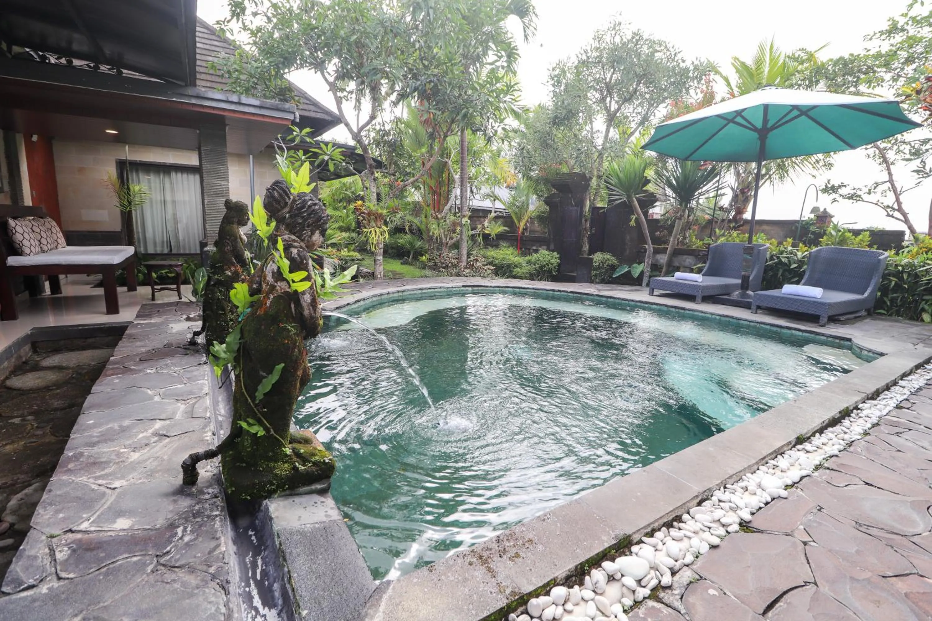 Swimming pool in Villa JJ and Spa Ubud