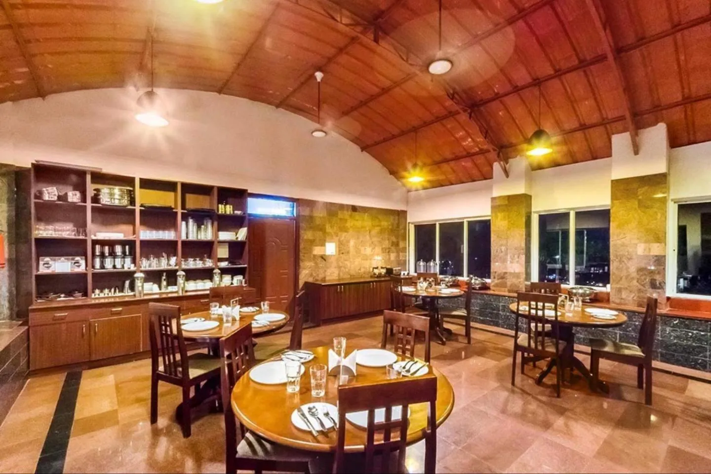 Restaurant/places to eat in Summer House Resort