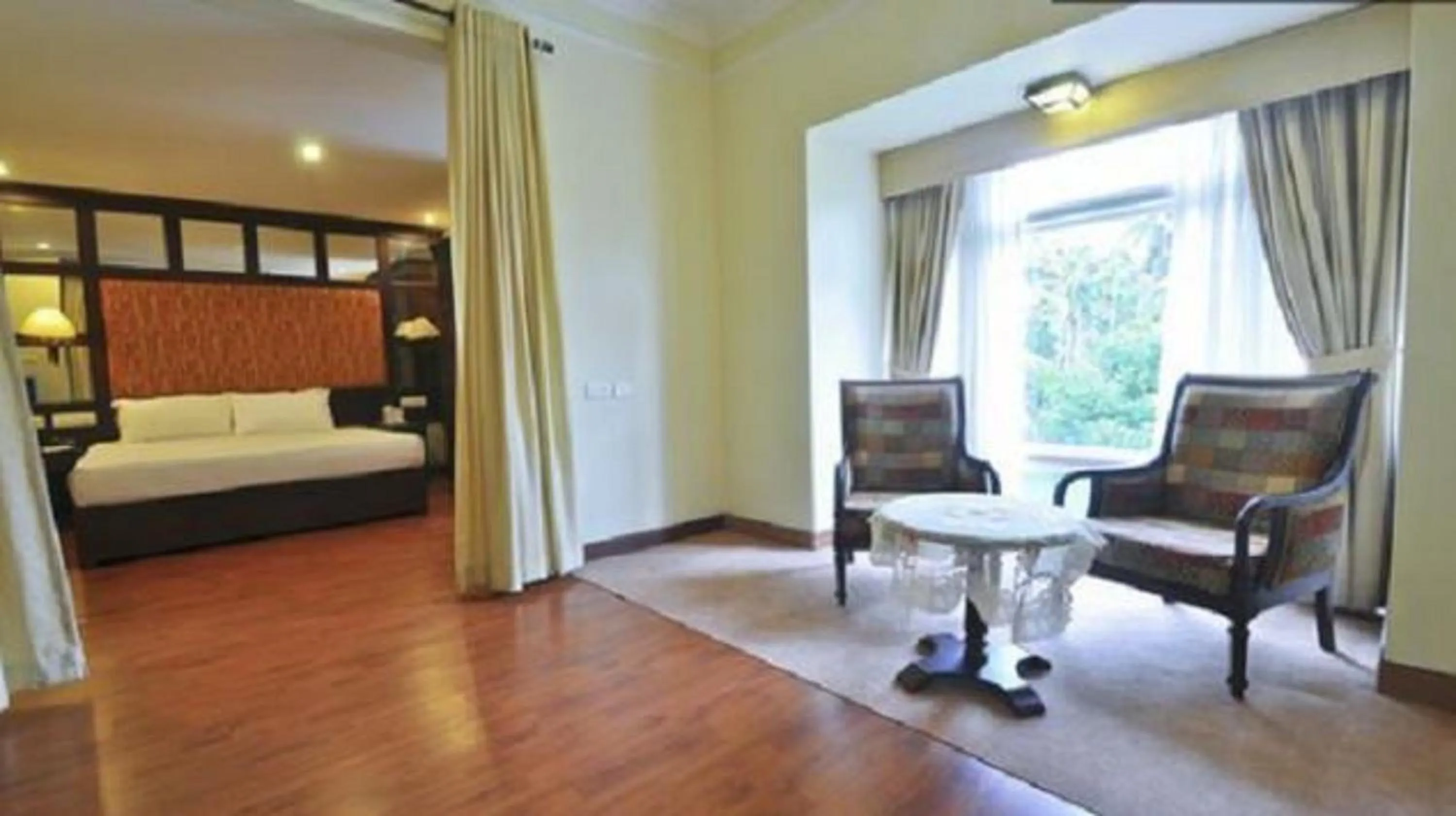 Living room, Bed in Holiday Hotel