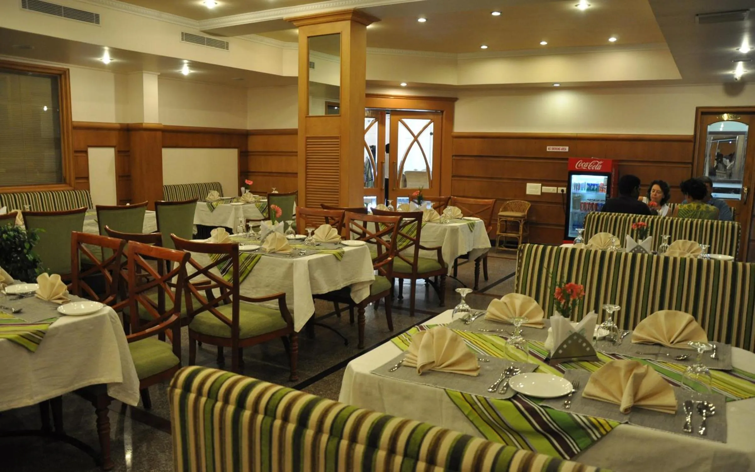 Restaurant/places to eat in Holiday Hotel
